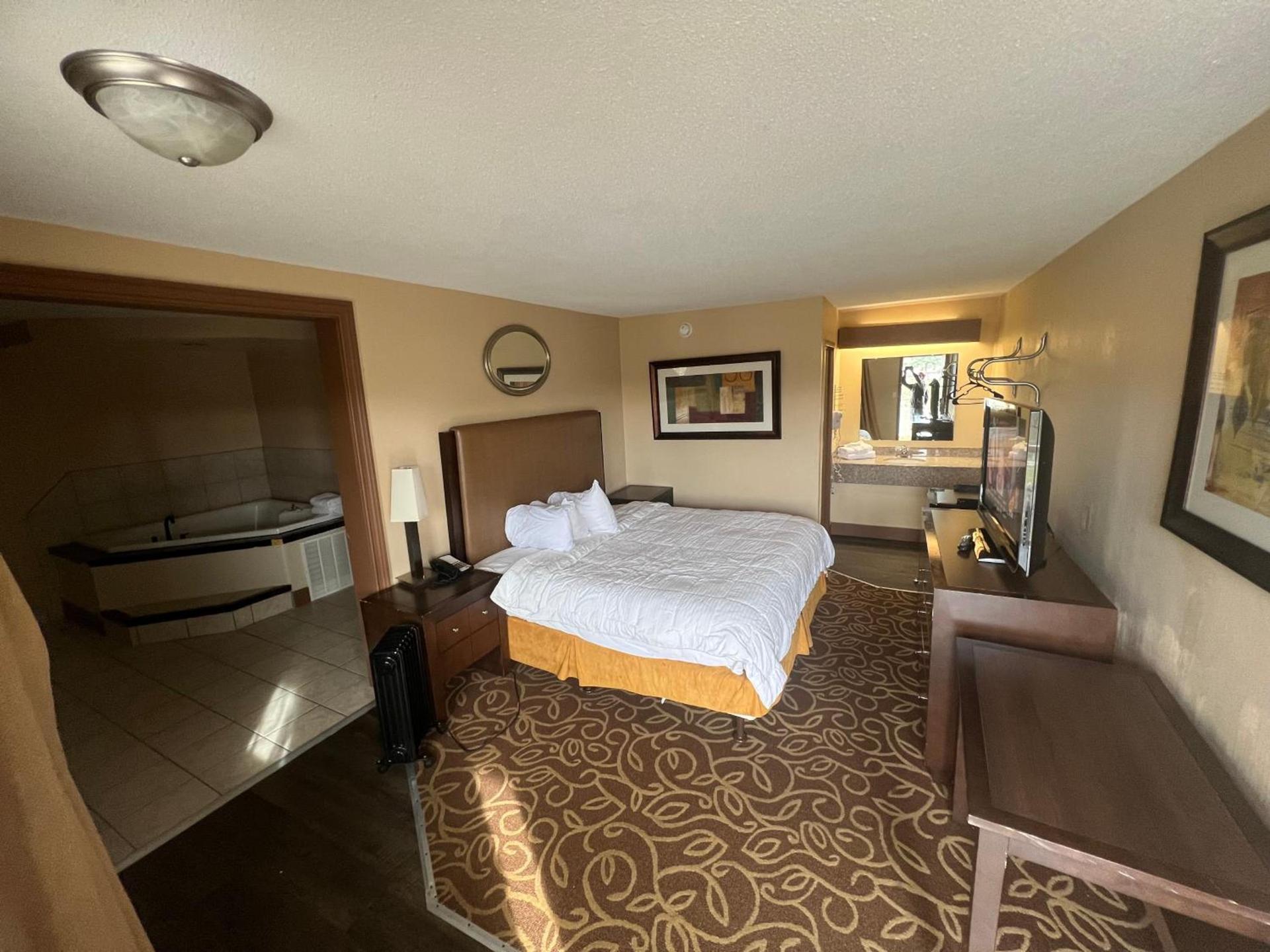Hilltop Inn Pittsburgh photo 18