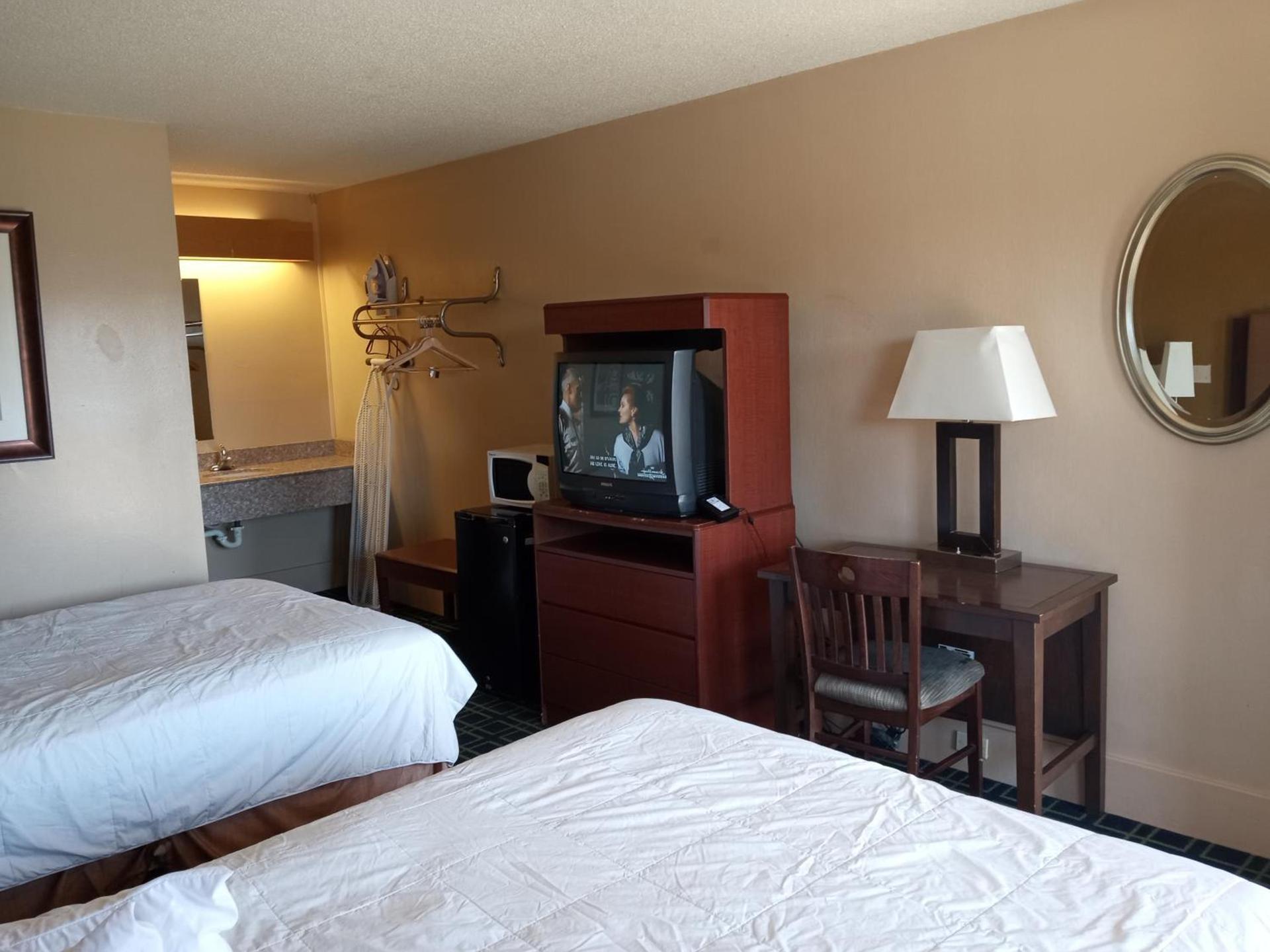 Hilltop Inn Pittsburgh photo 19