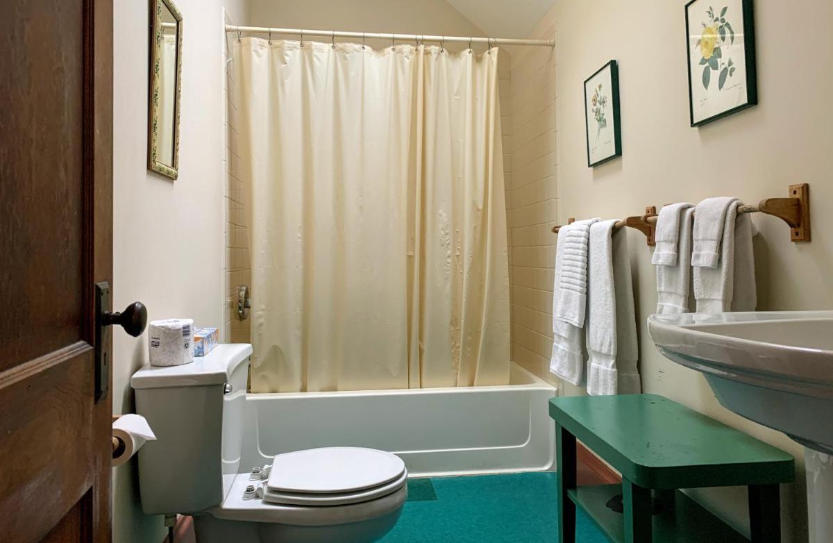 Lakeside Inn photo 19