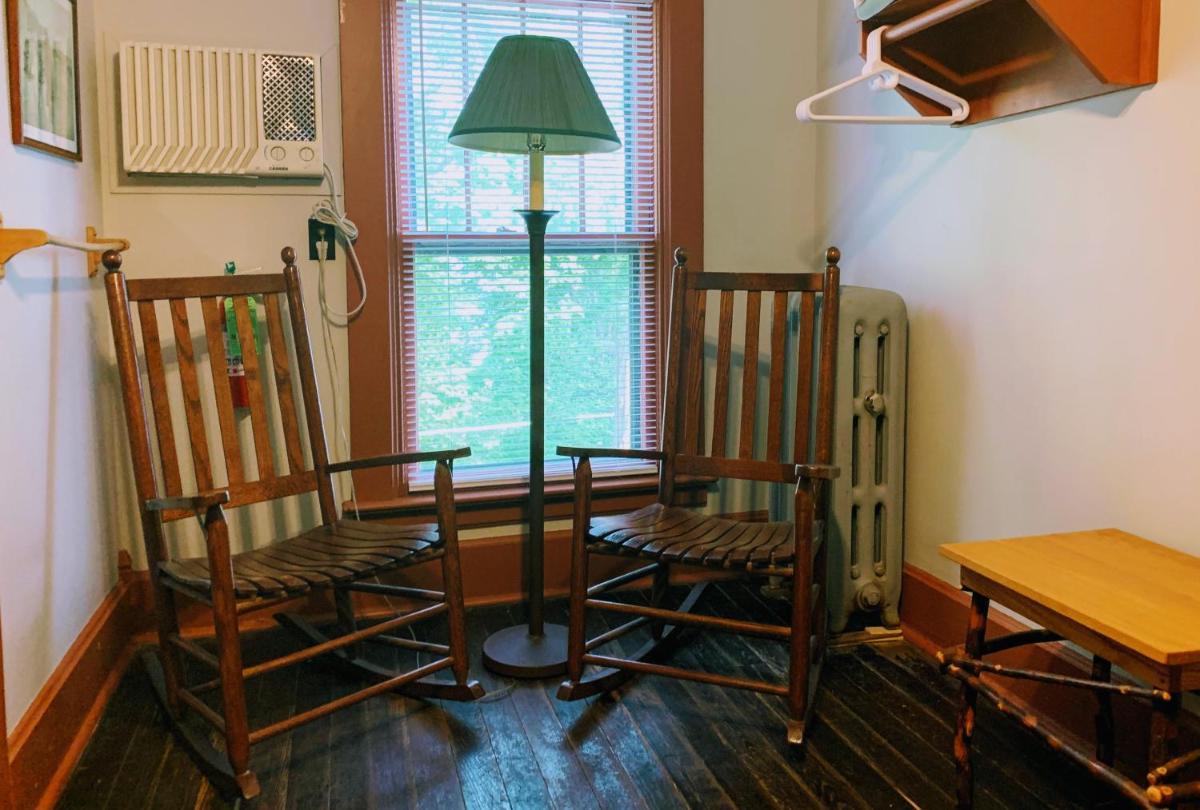 Lakeside Inn photo 23