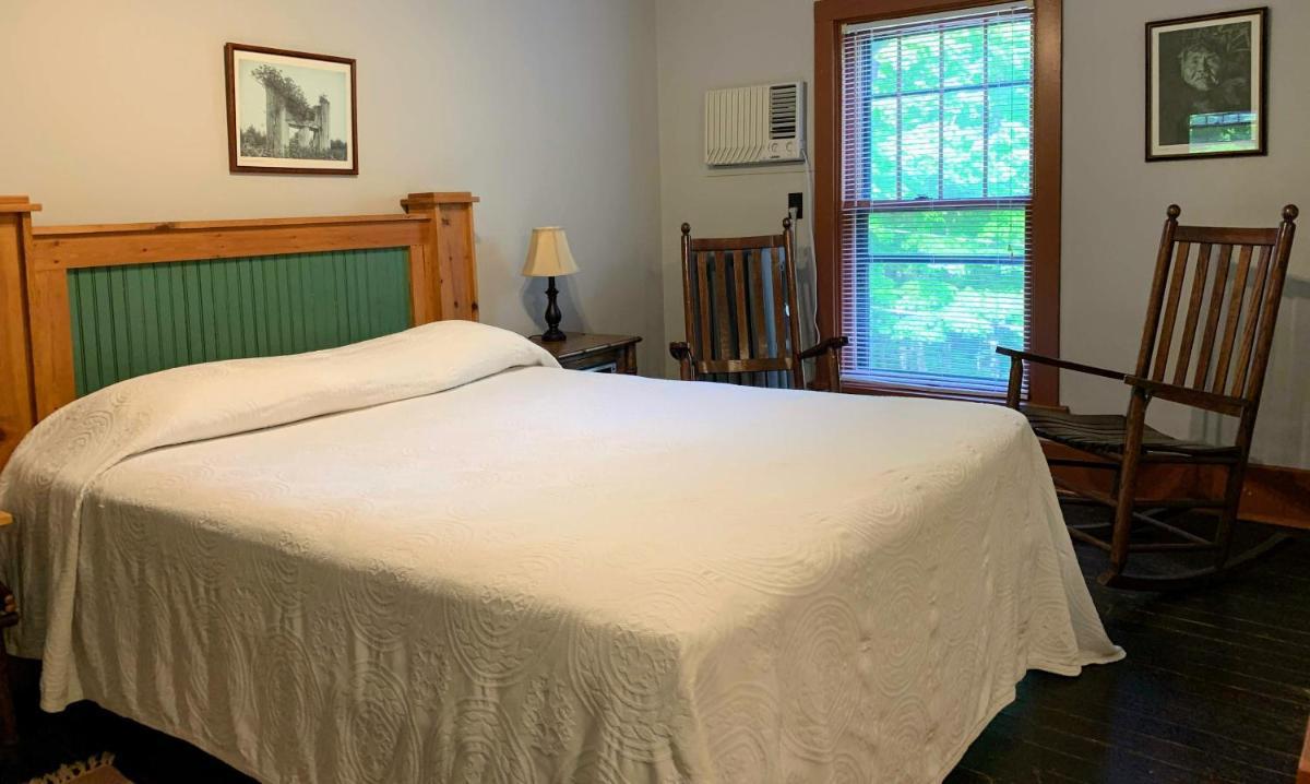 Lakeside Inn photo 43