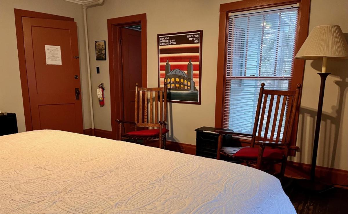 Lakeside Inn photo 29