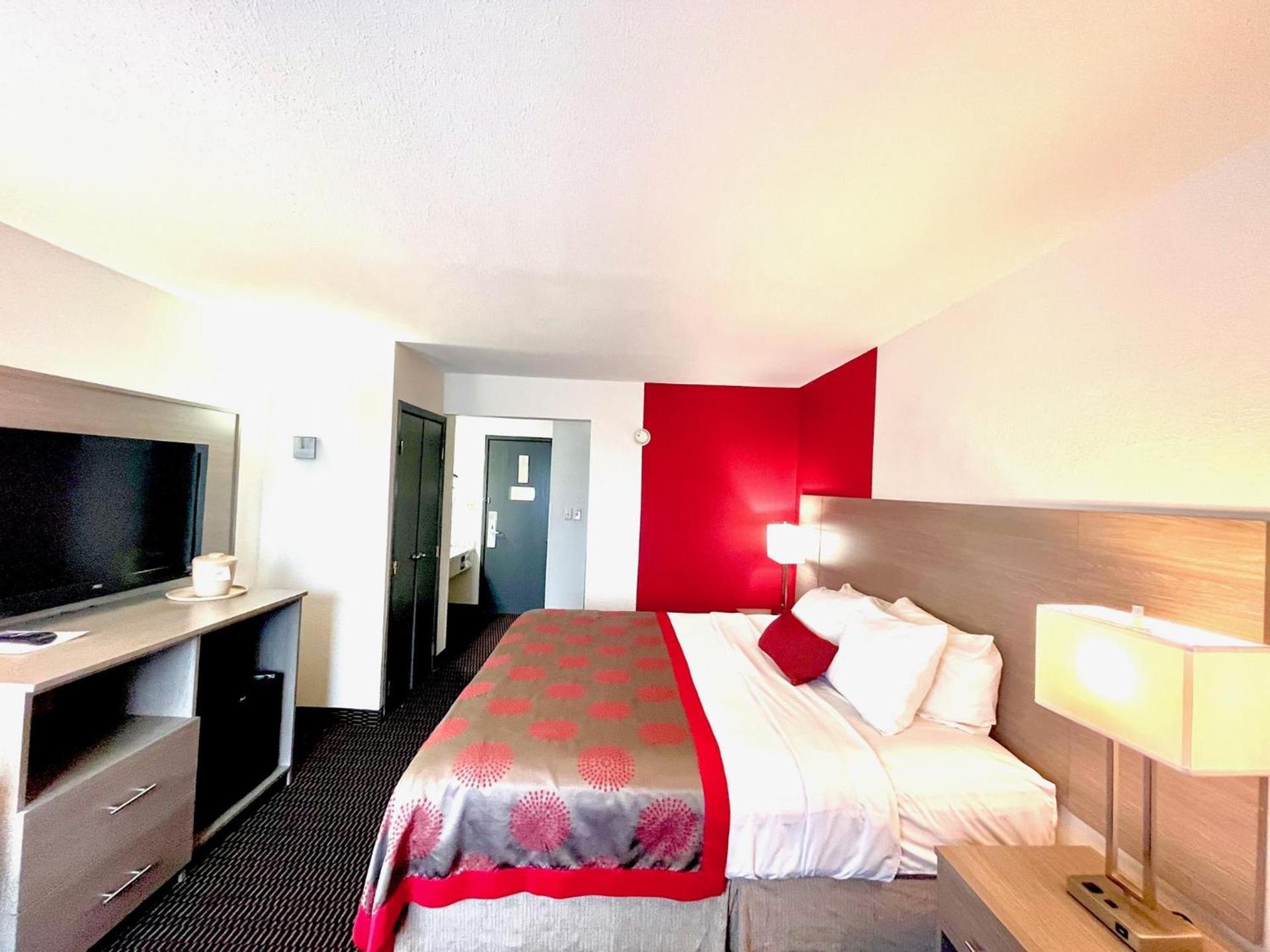 Ramada by Wyndham Columbia photo 42