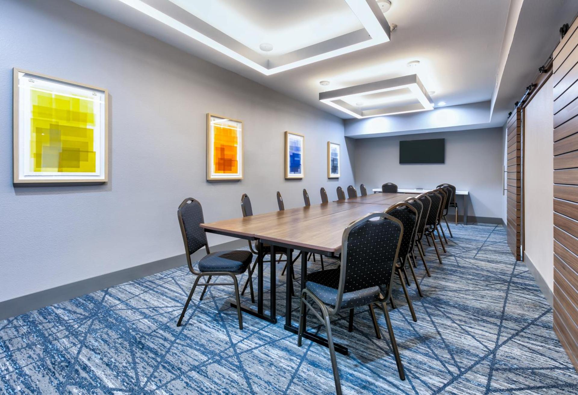 Holiday Inn Express & Suites DALLAS PARK CENTRAL NORTHEAST by IHG photo 3