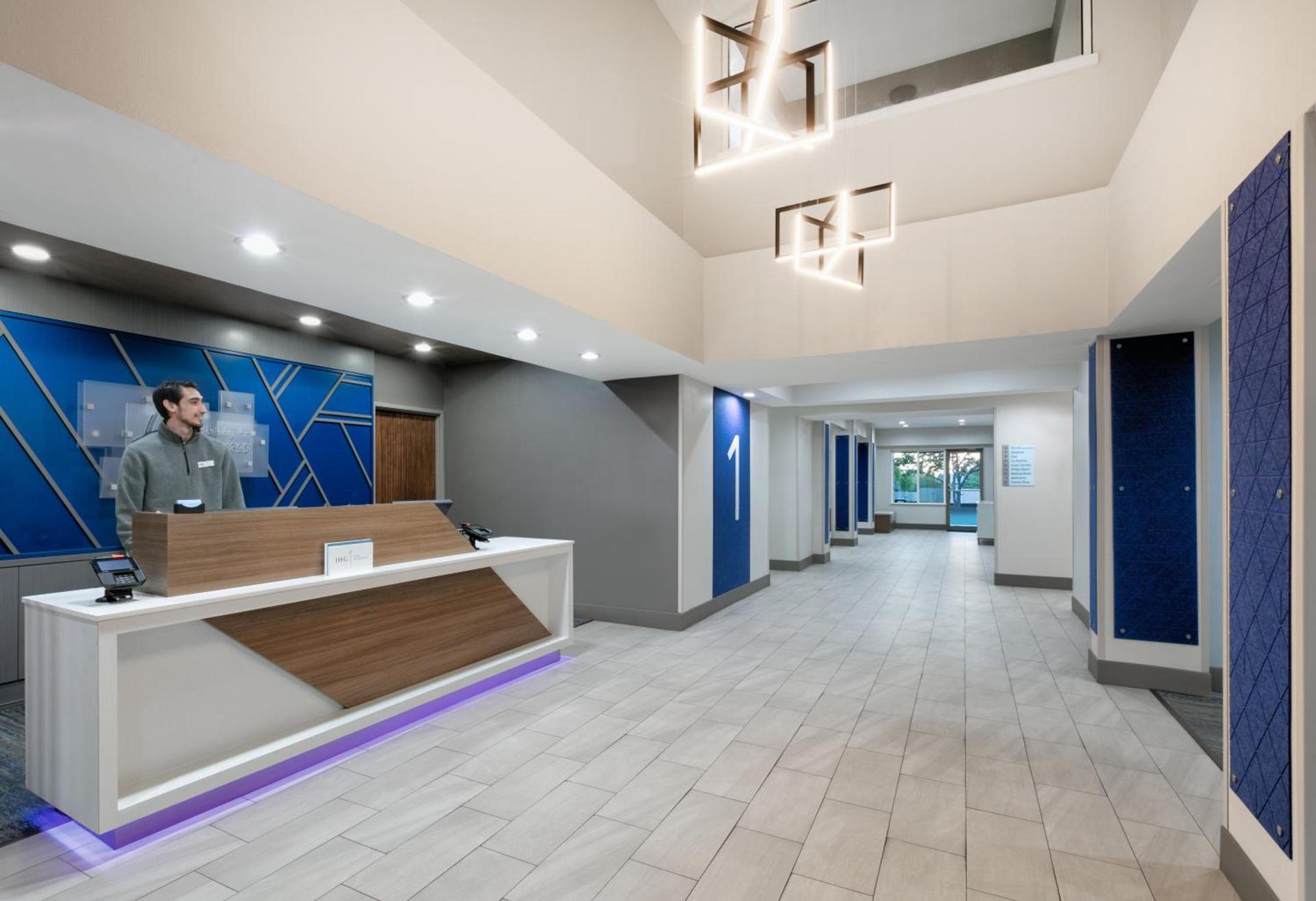 Holiday Inn Express & Suites DALLAS PARK CENTRAL NORTHEAST by IHG photo 5