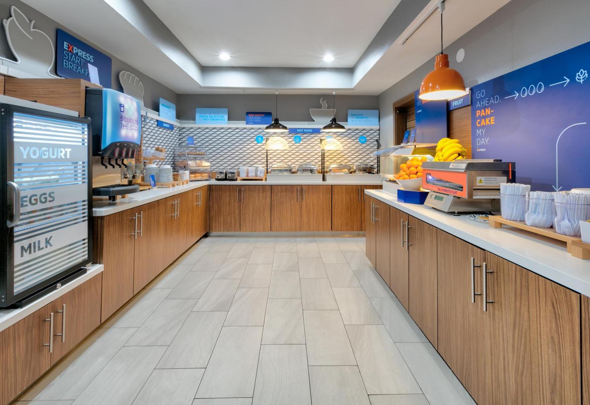 Holiday Inn Express & Suites DALLAS PARK CENTRAL NORTHEAST by IHG photo 12