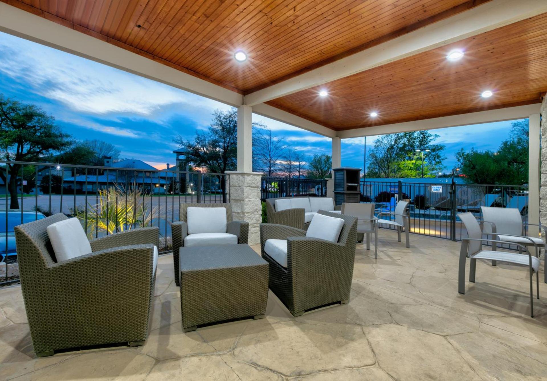 Holiday Inn Express & Suites DALLAS PARK CENTRAL NORTHEAST by IHG photo 14
