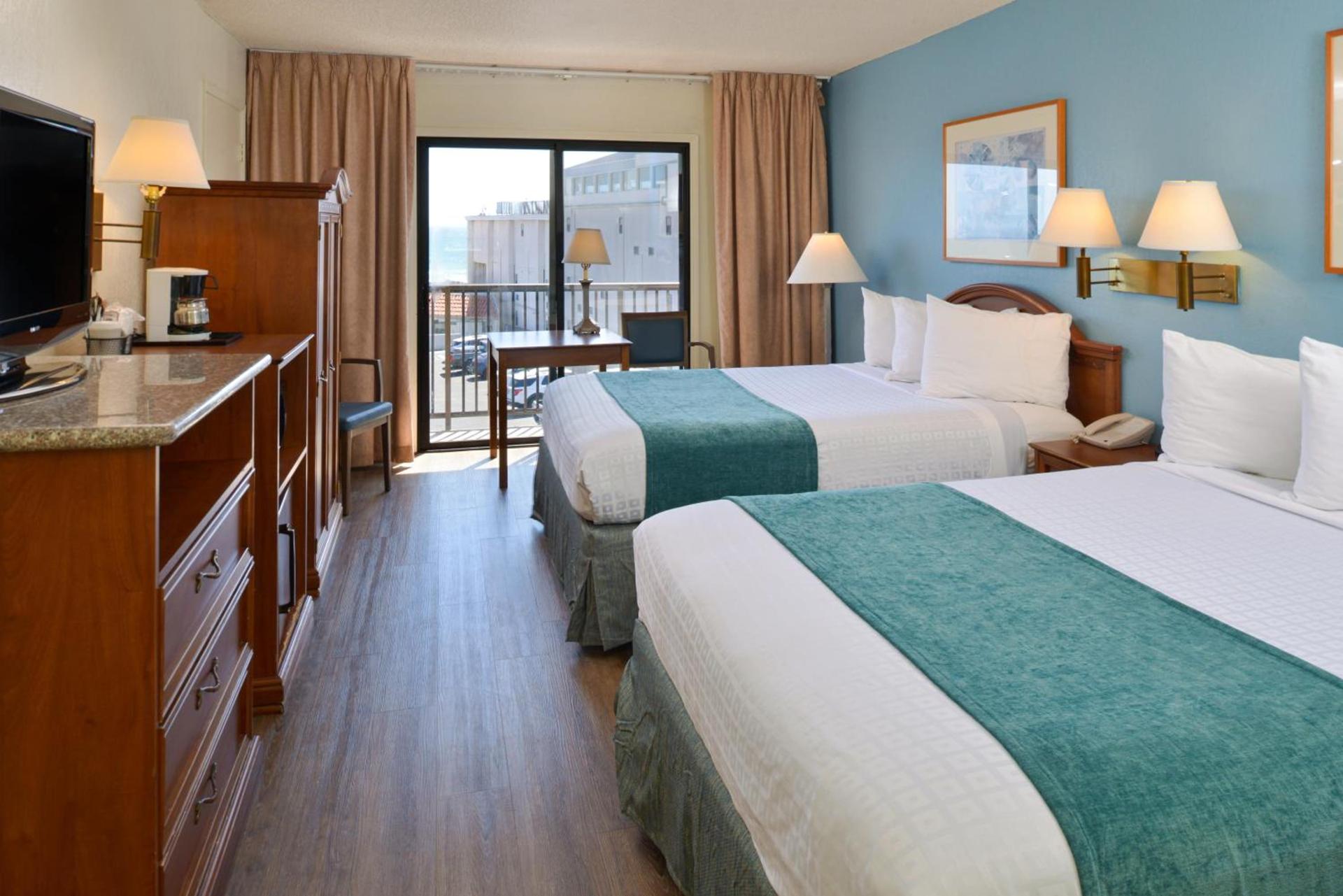 Edgewater Inn and Suites photo 63
