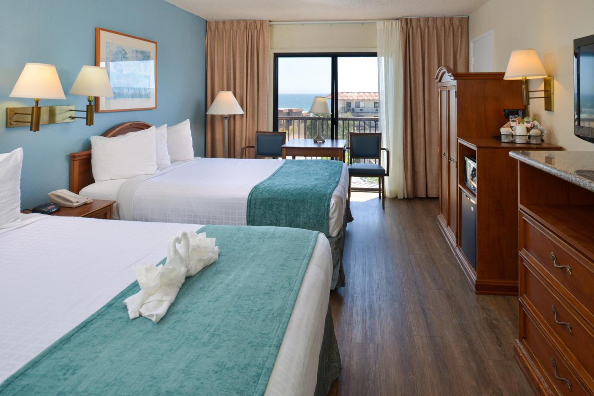 Edgewater Inn and Suites photo 8