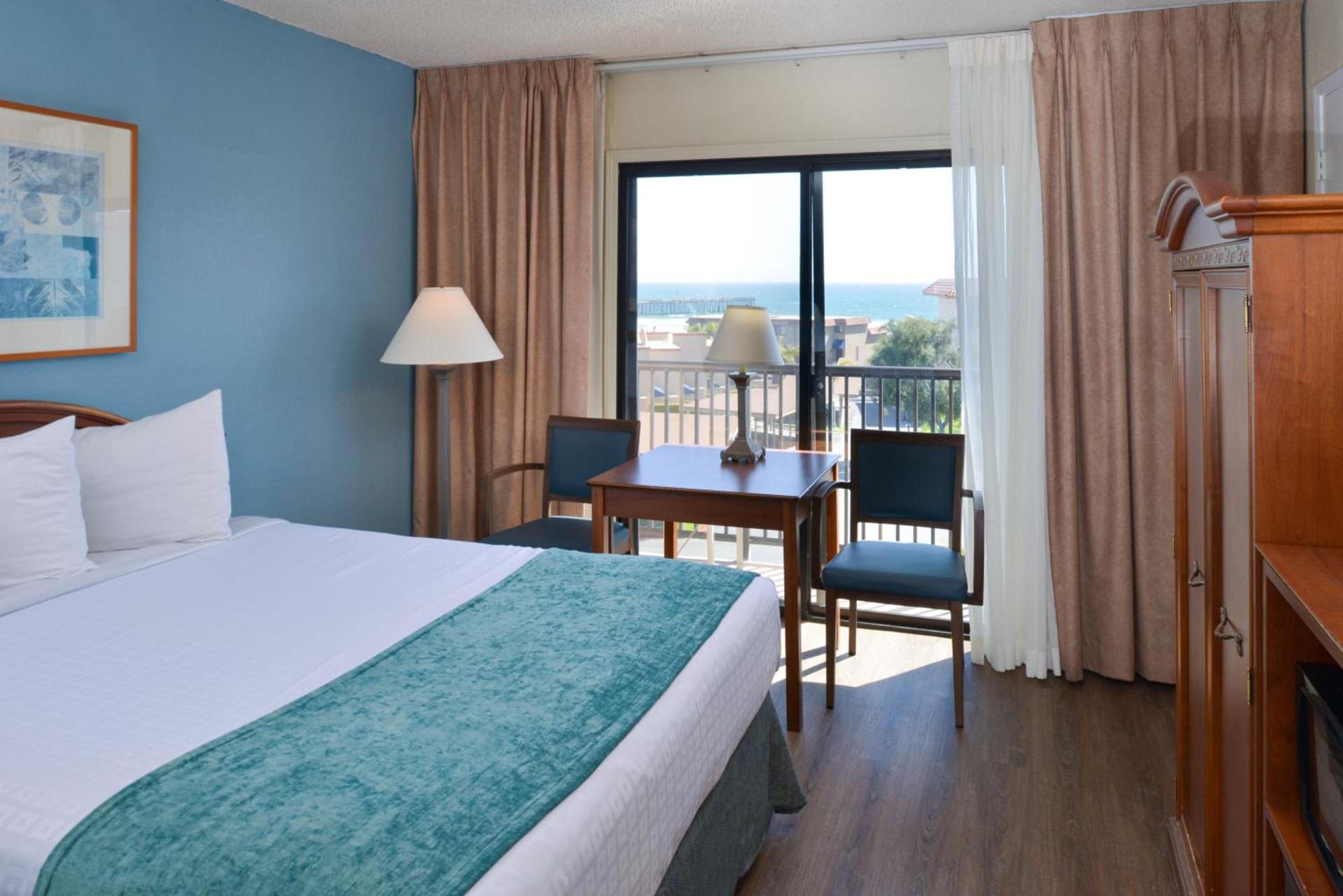 Edgewater Inn and Suites photo 65