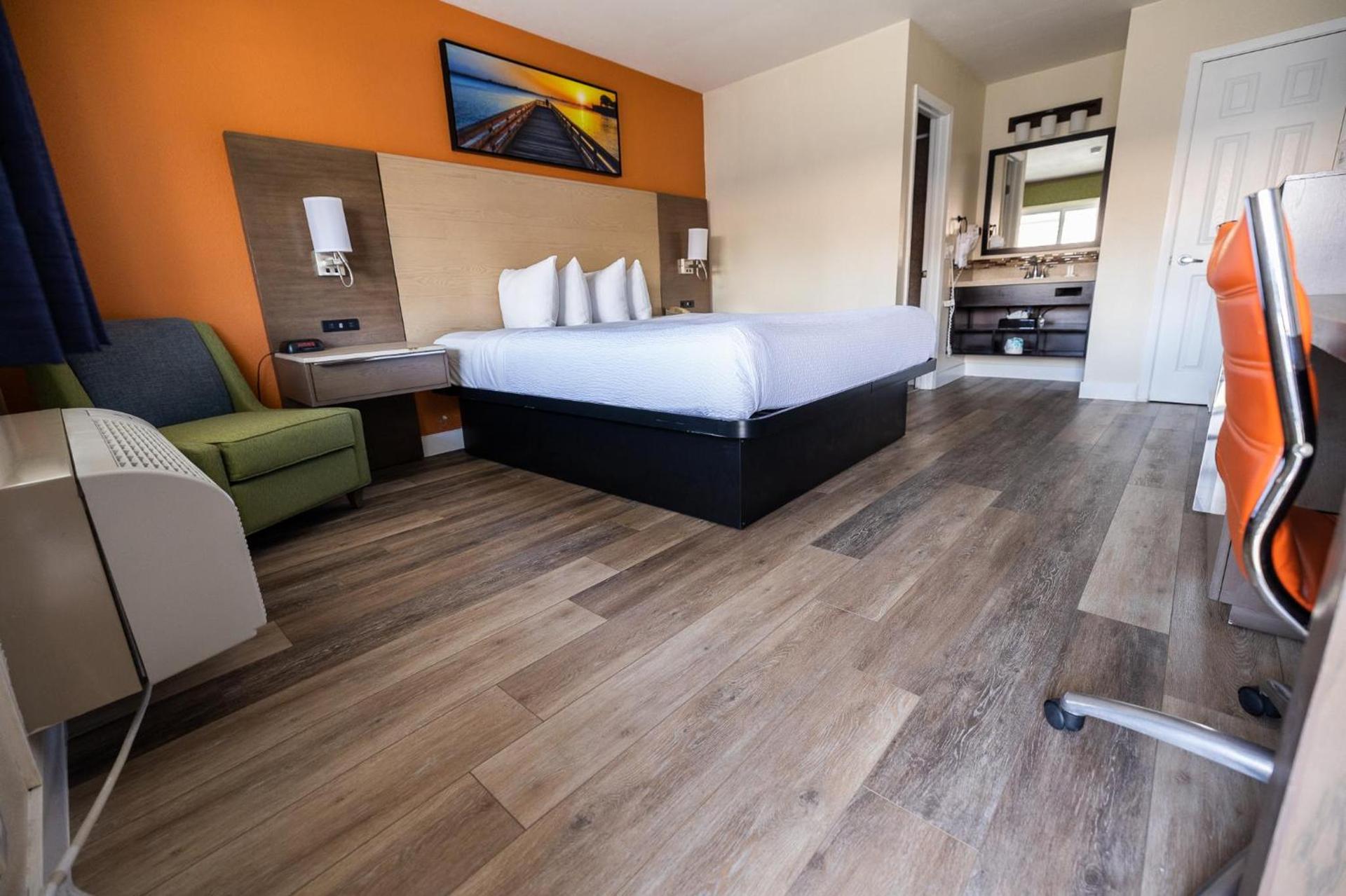 Days Inn by Wyndham Monterey Downtown photo 16