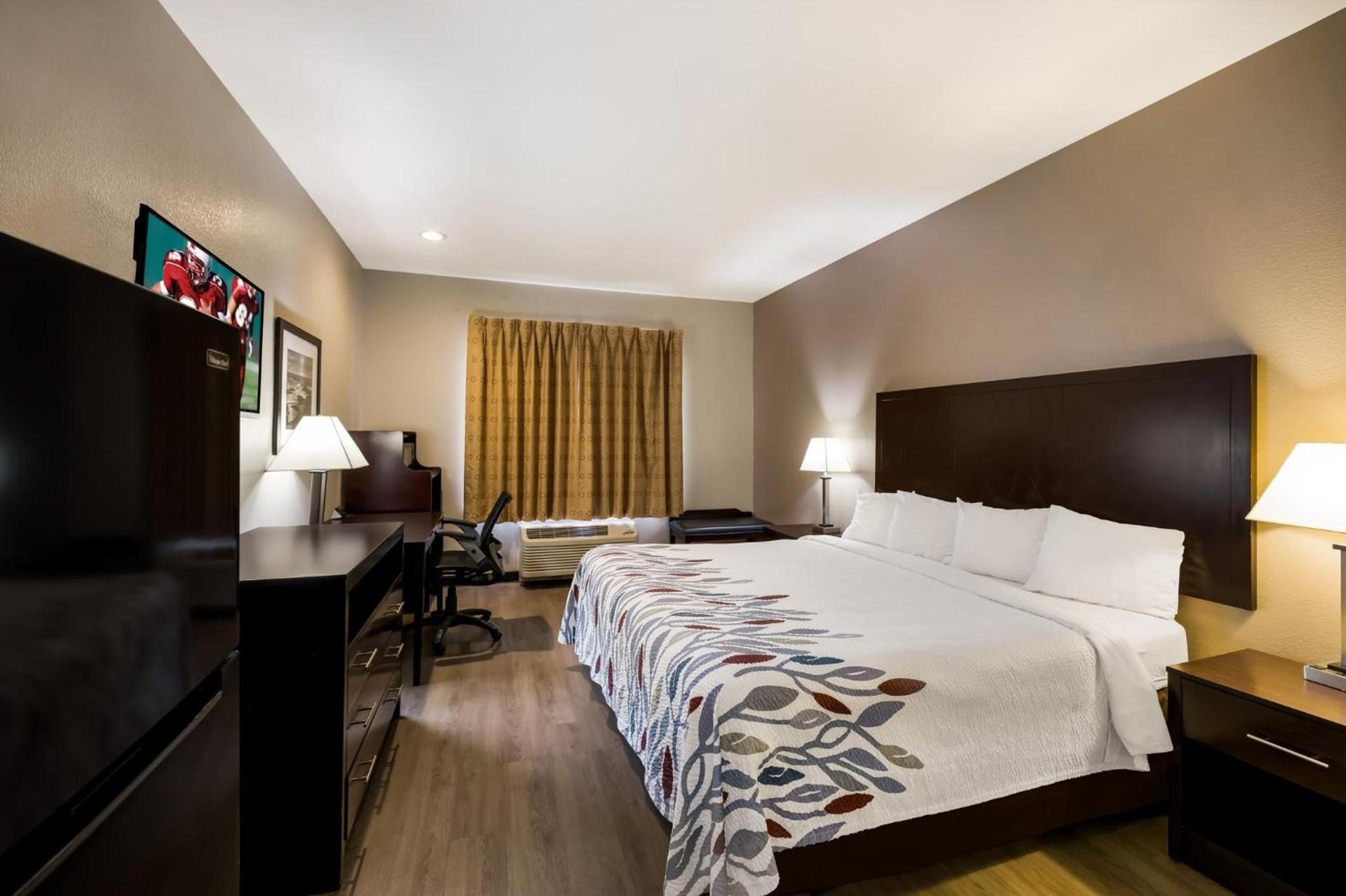 Red Roof Inn Pecos photo 26