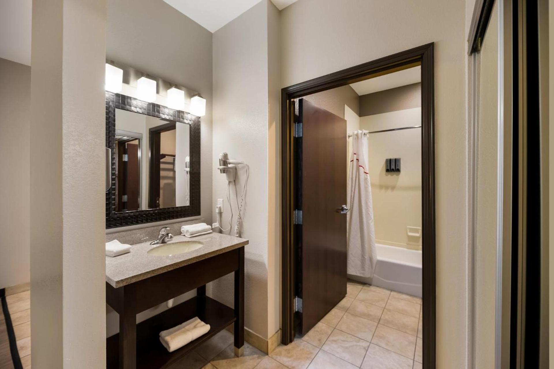 Red Roof Inn Pecos photo 32
