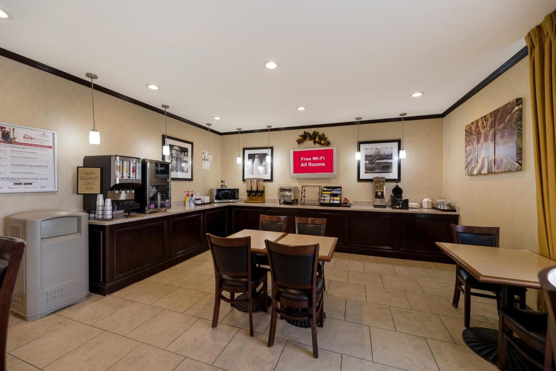 Red Roof Inn Pecos photo 9