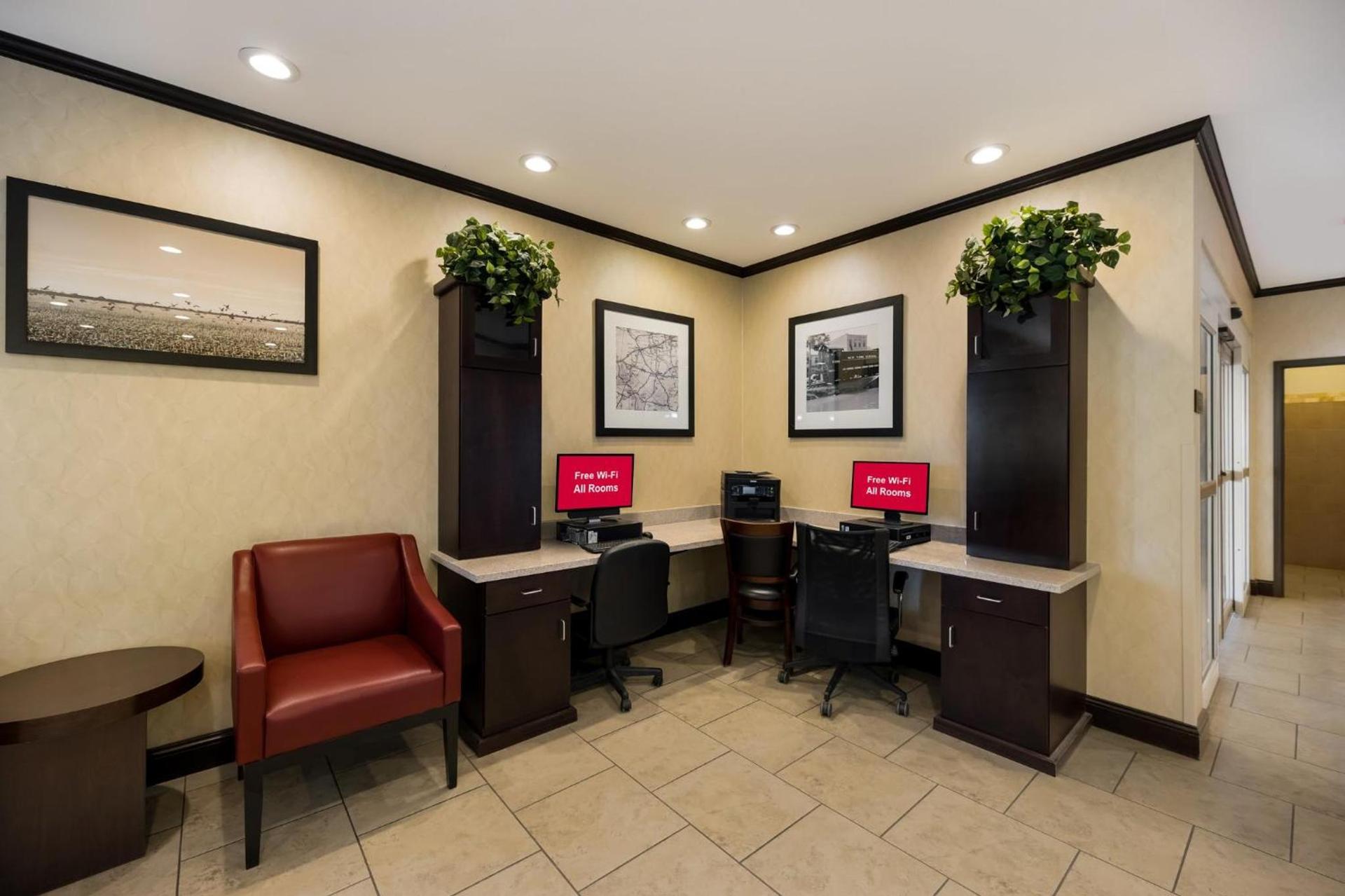 Red Roof Inn Pecos photo 11