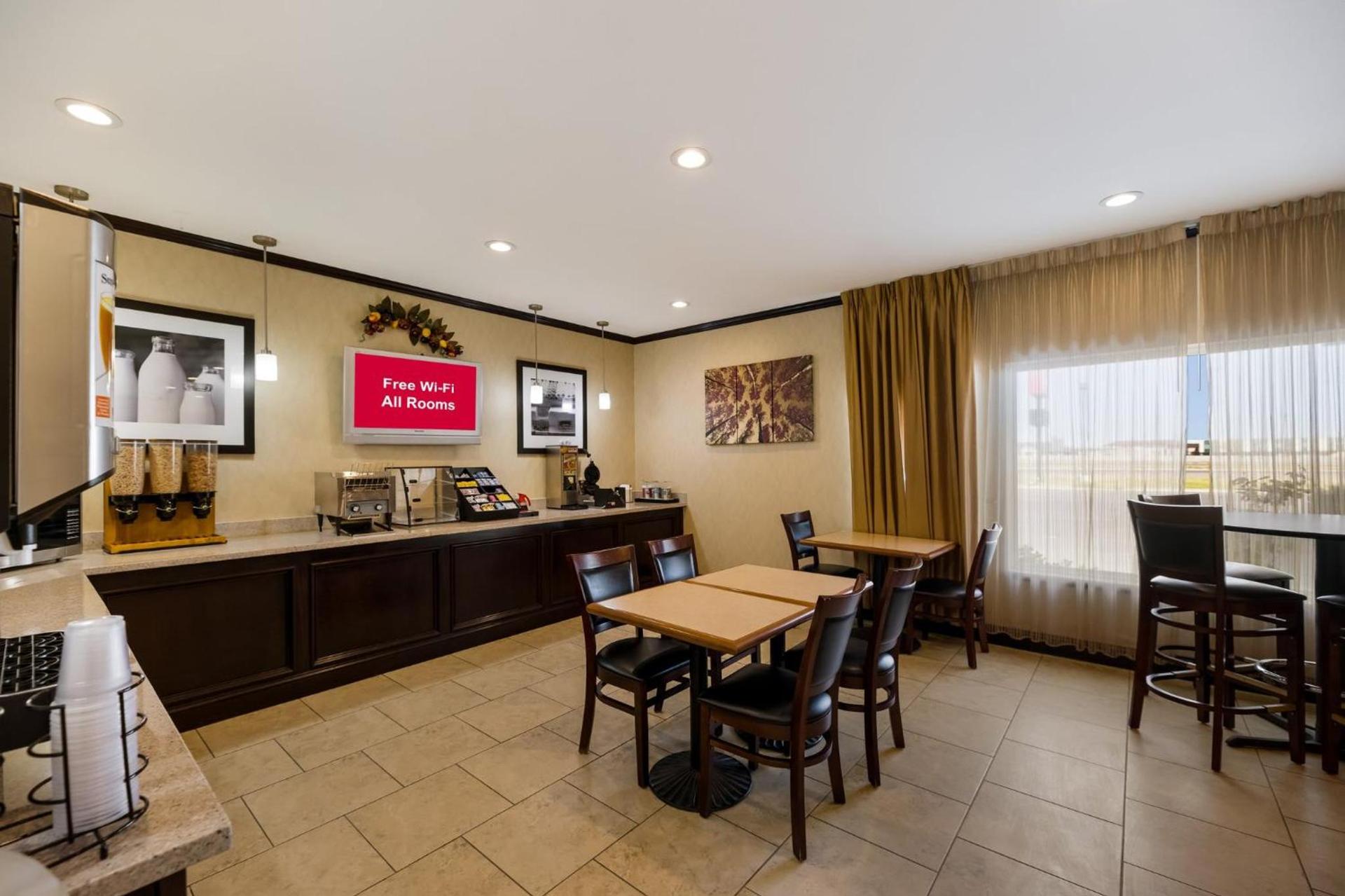 Red Roof Inn Pecos photo 10