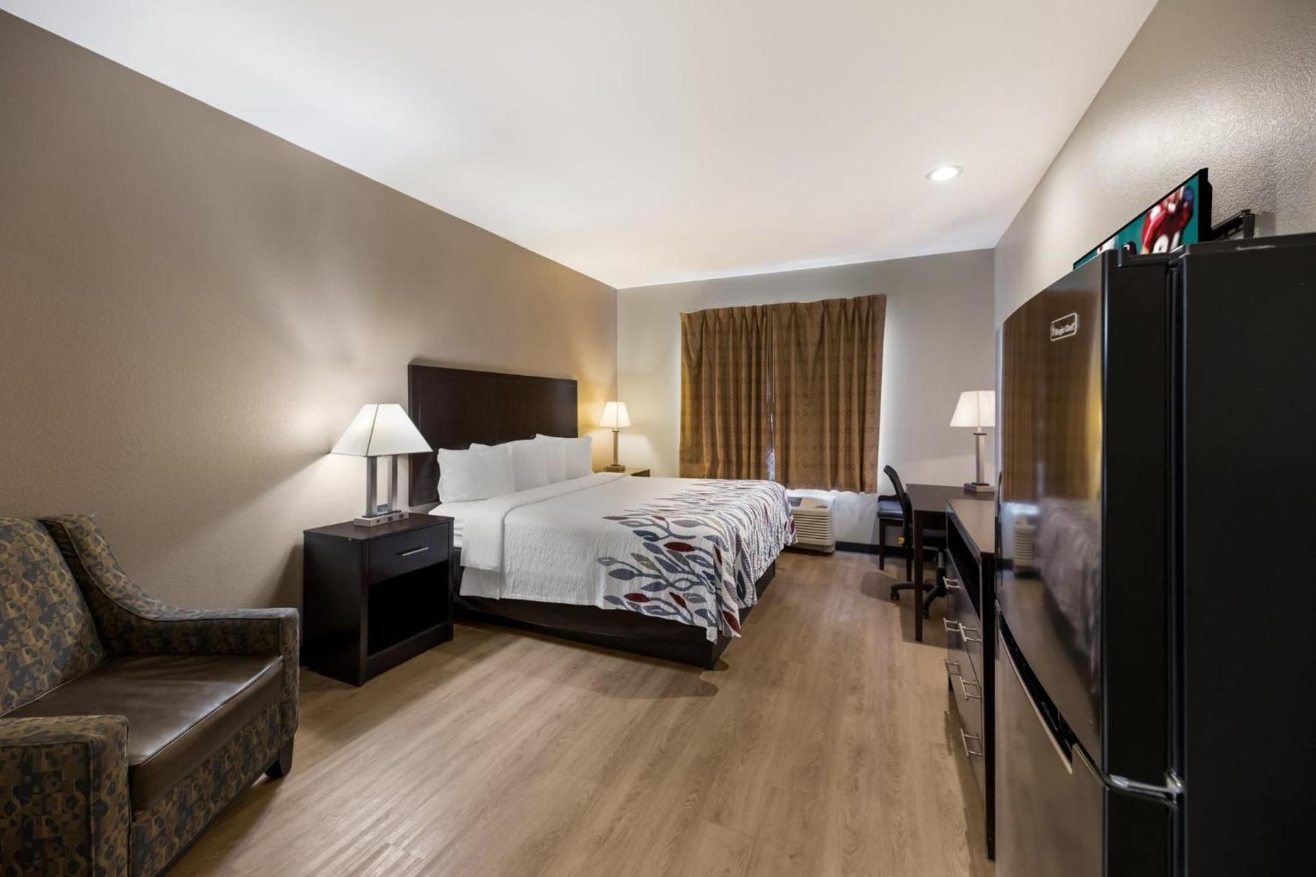 Red Roof Inn Pecos photo 17