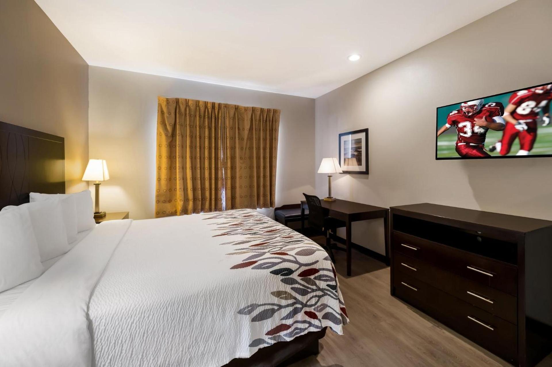 Red Roof Inn Pecos photo 19