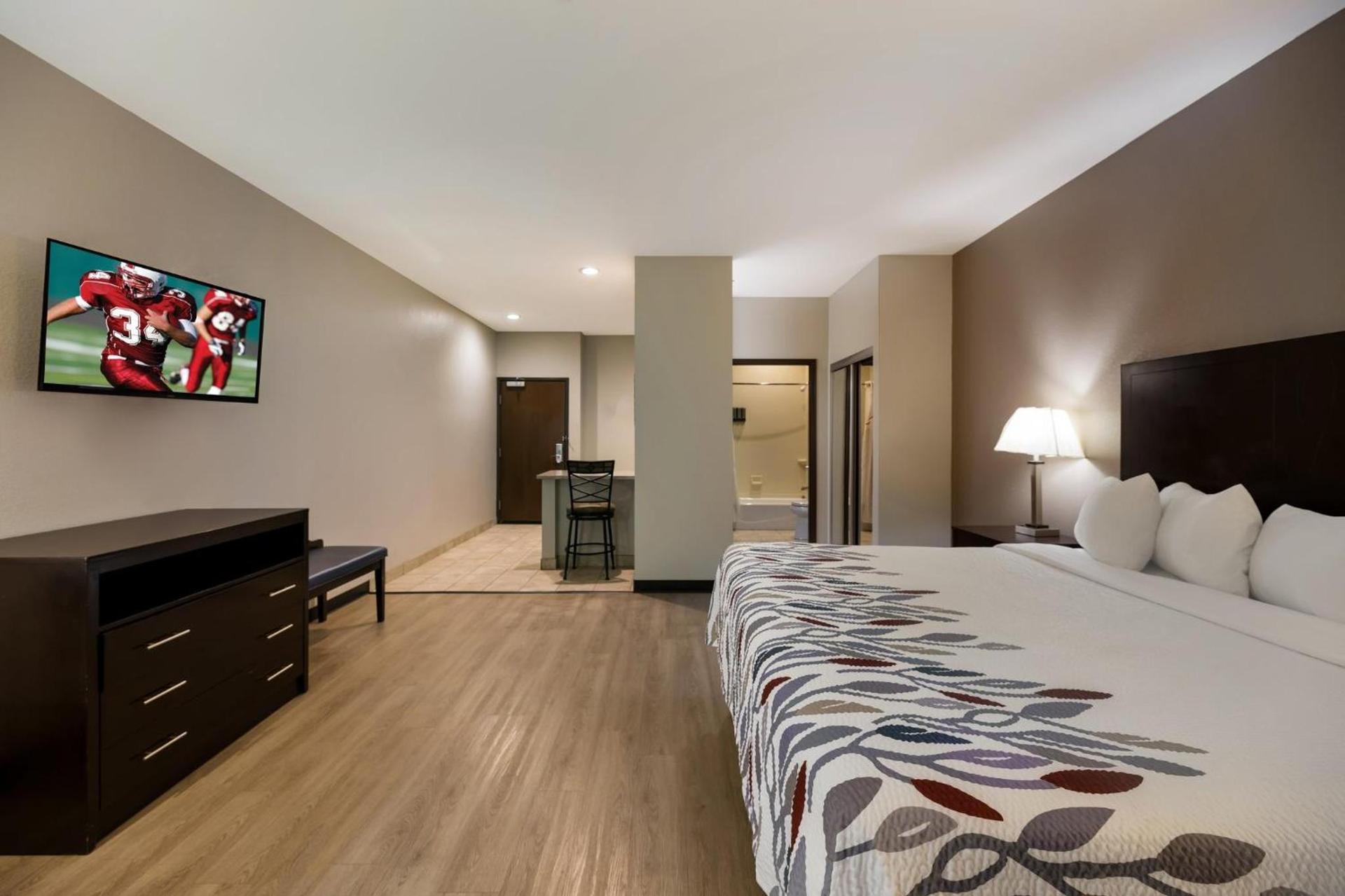 Red Roof Inn Pecos photo 24
