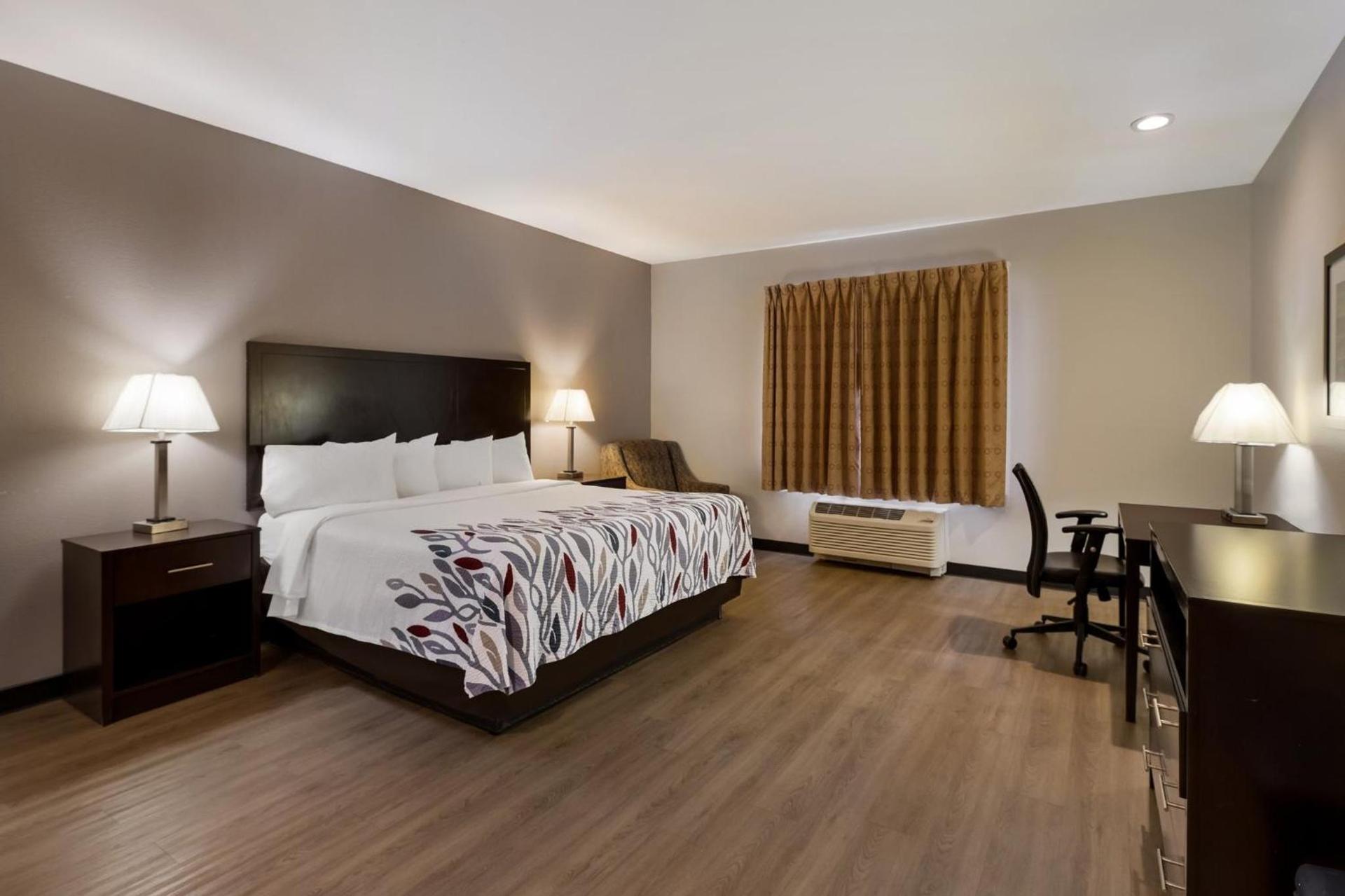 Red Roof Inn Pecos photo 23