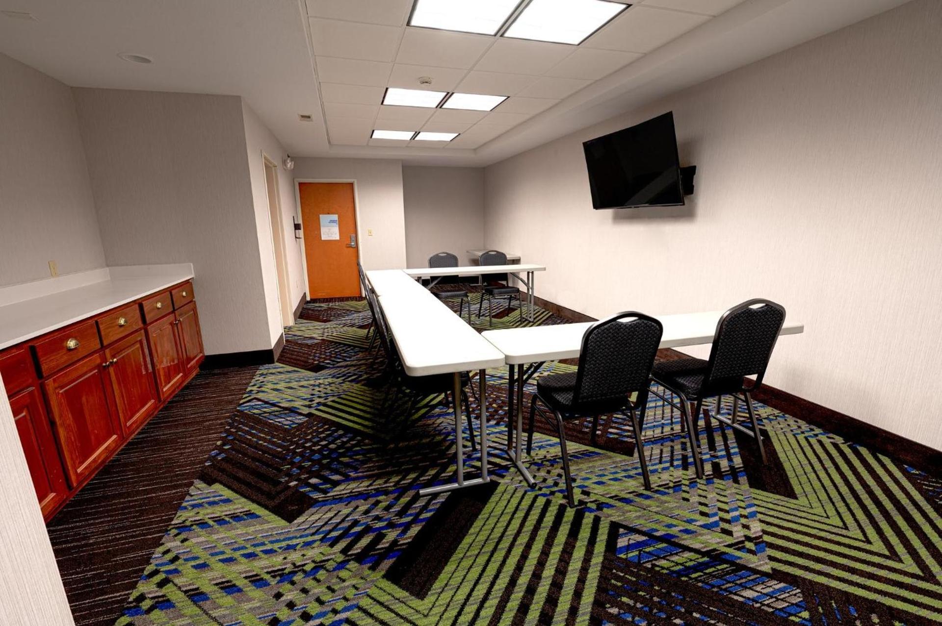 Holiday Inn Express Hotel & Suites East Lansing by IHG photo 18