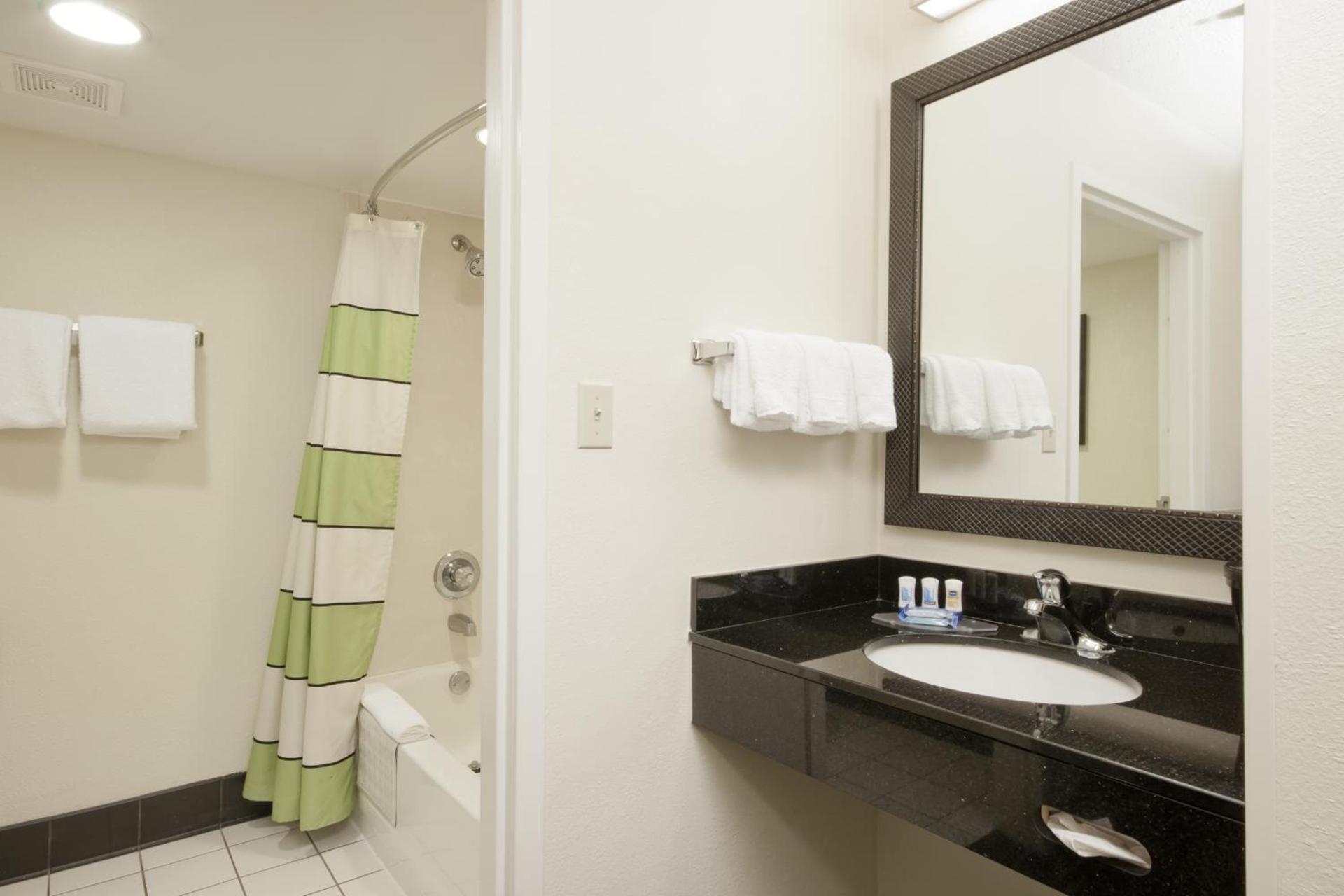 Wingate by Wyndham Gurnee photo 33