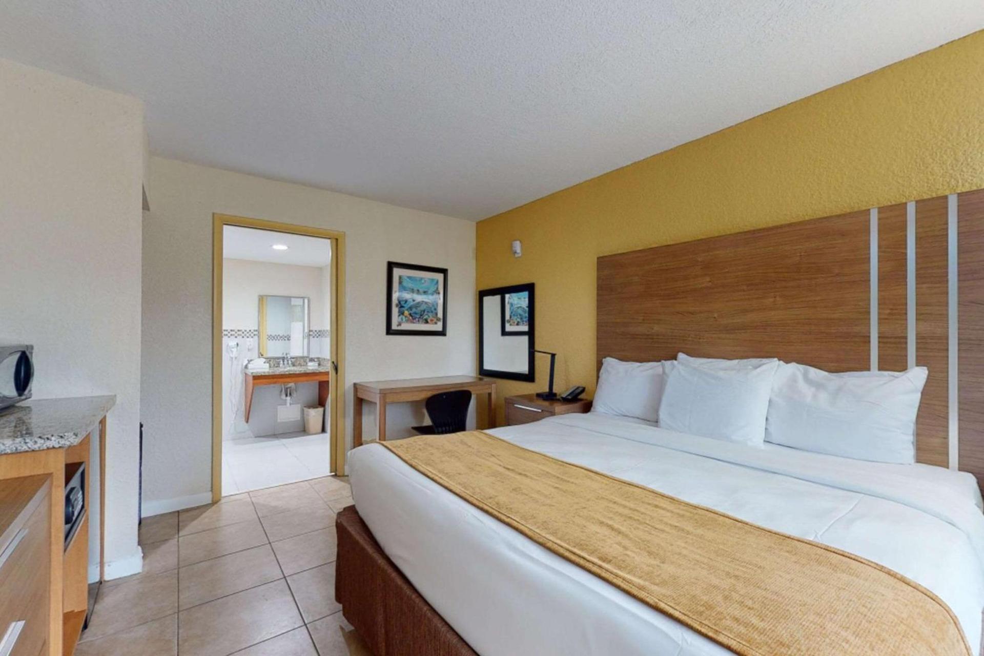 Rodeway Inn & Suites Fort Lauderdale Airport & Cruise Port photo 14