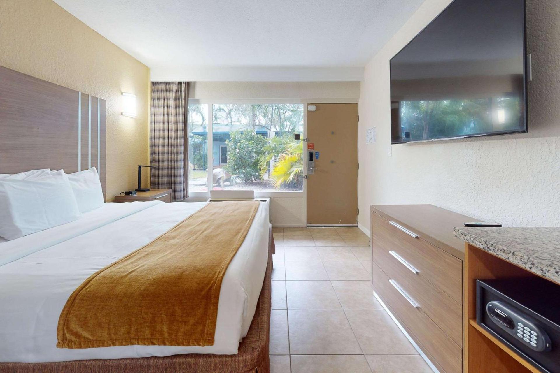 Rodeway Inn & Suites Fort Lauderdale Airport & Cruise Port photo 16