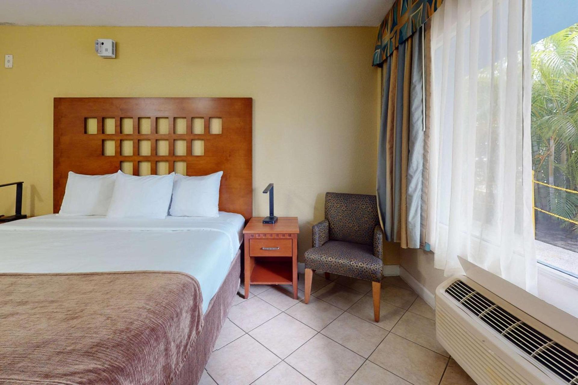 Rodeway Inn & Suites Fort Lauderdale Airport & Cruise Port photo 21