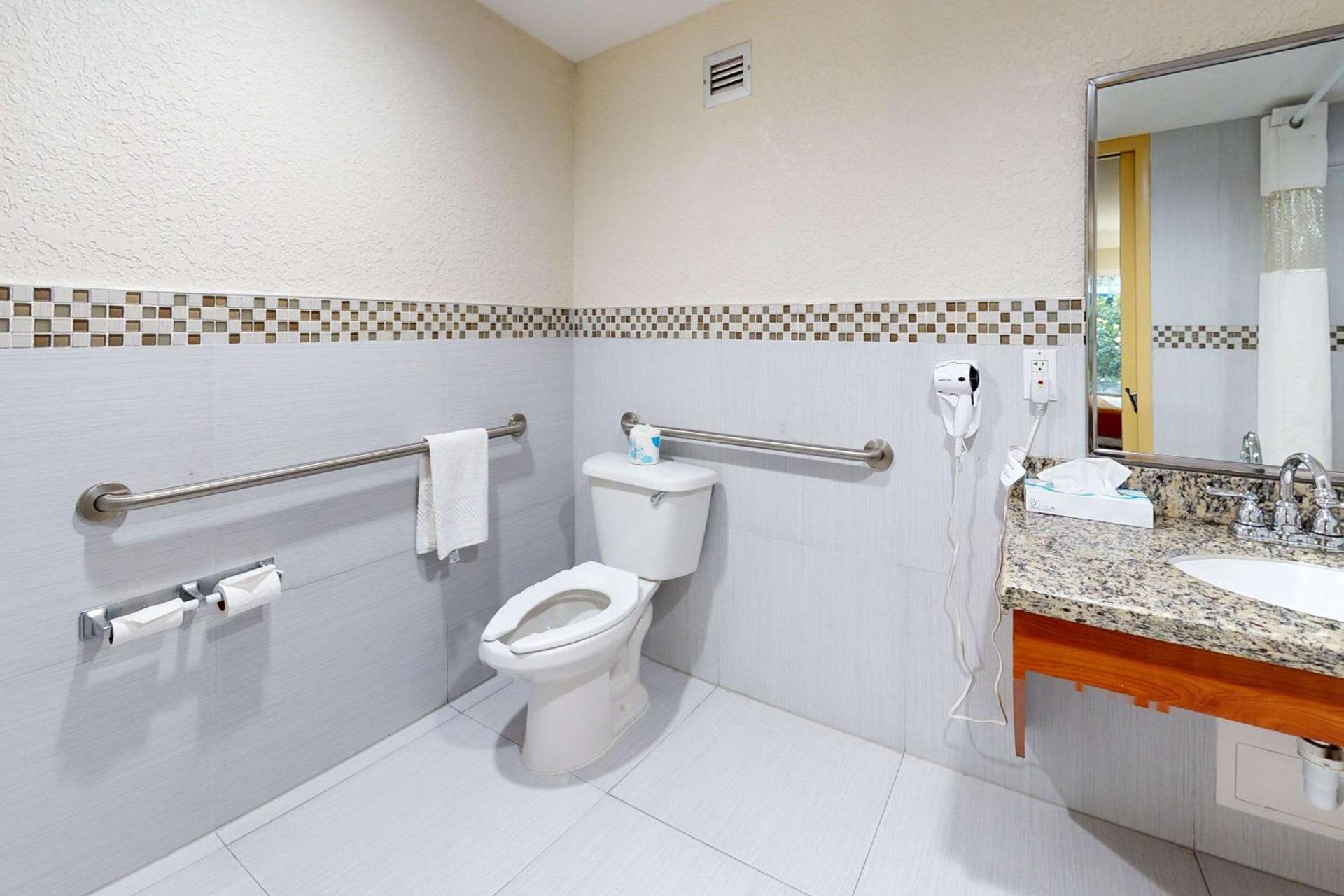 Rodeway Inn & Suites Fort Lauderdale Airport & Cruise Port photo 18
