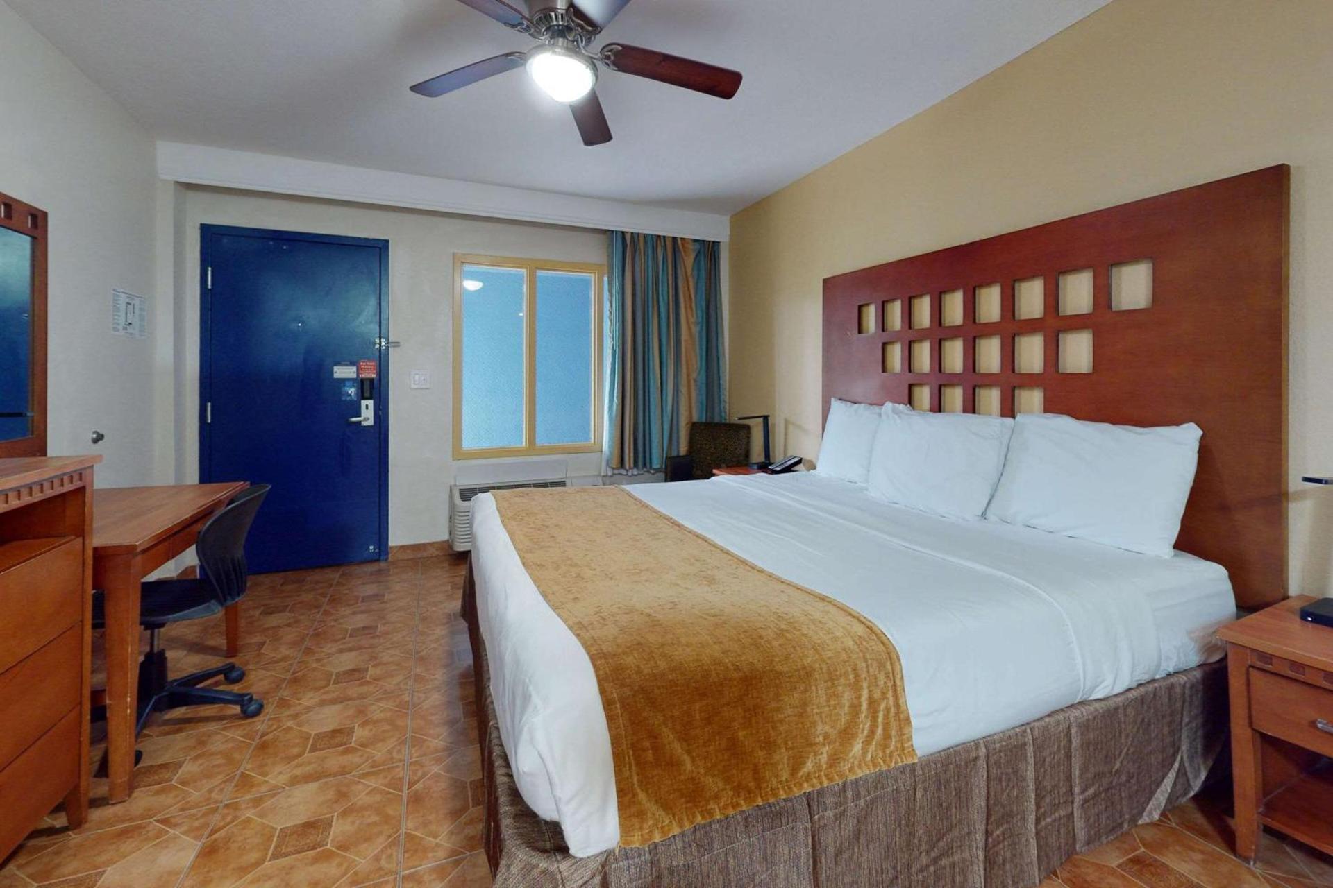 Rodeway Inn & Suites Fort Lauderdale Airport & Cruise Port photo 23