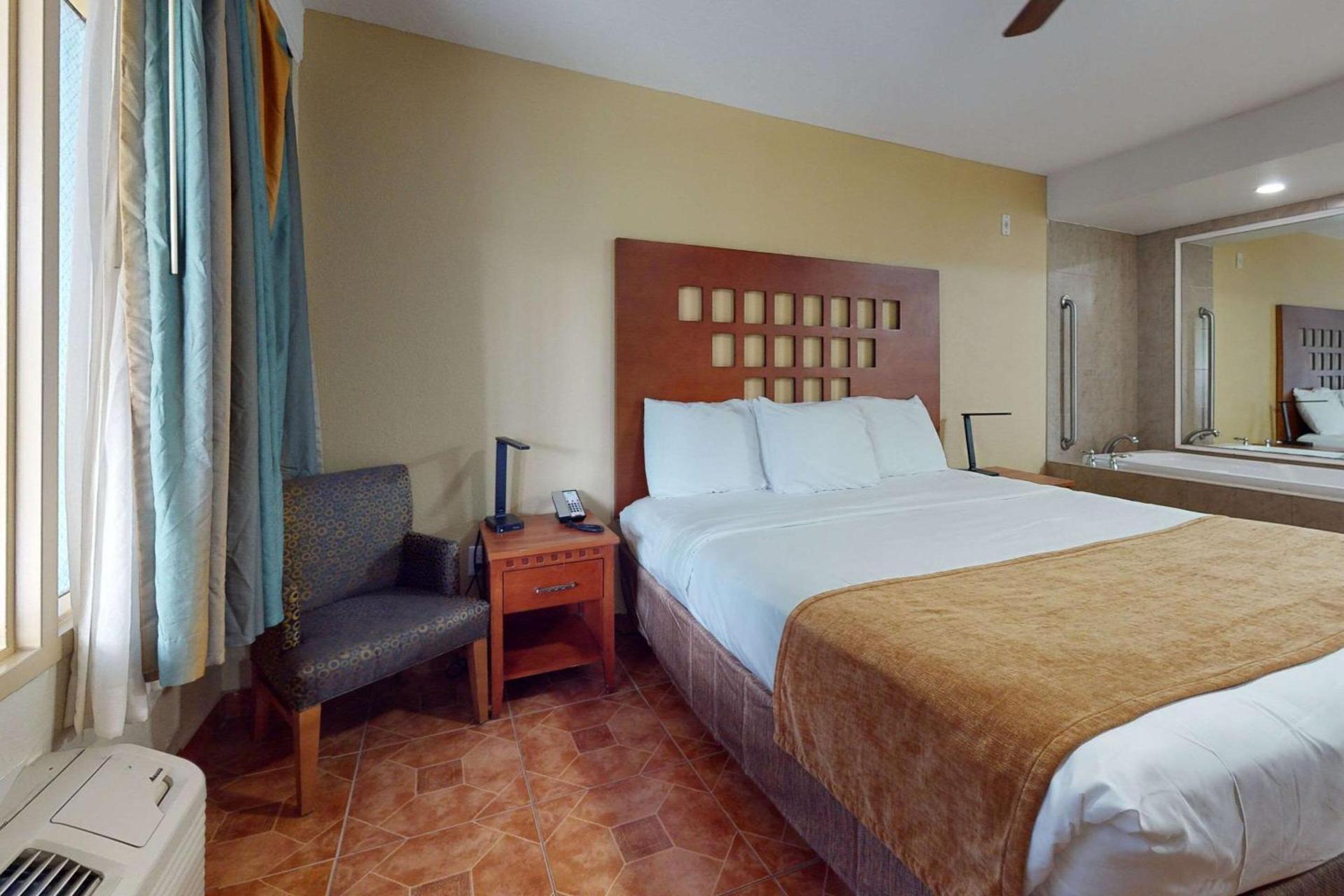 Rodeway Inn & Suites Fort Lauderdale Airport & Cruise Port photo 24