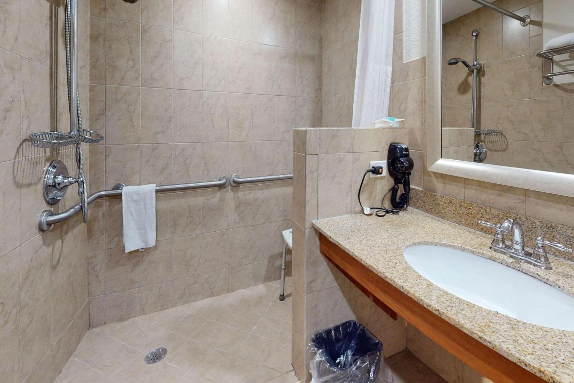 Rodeway Inn & Suites Fort Lauderdale Airport & Cruise Port photo 22