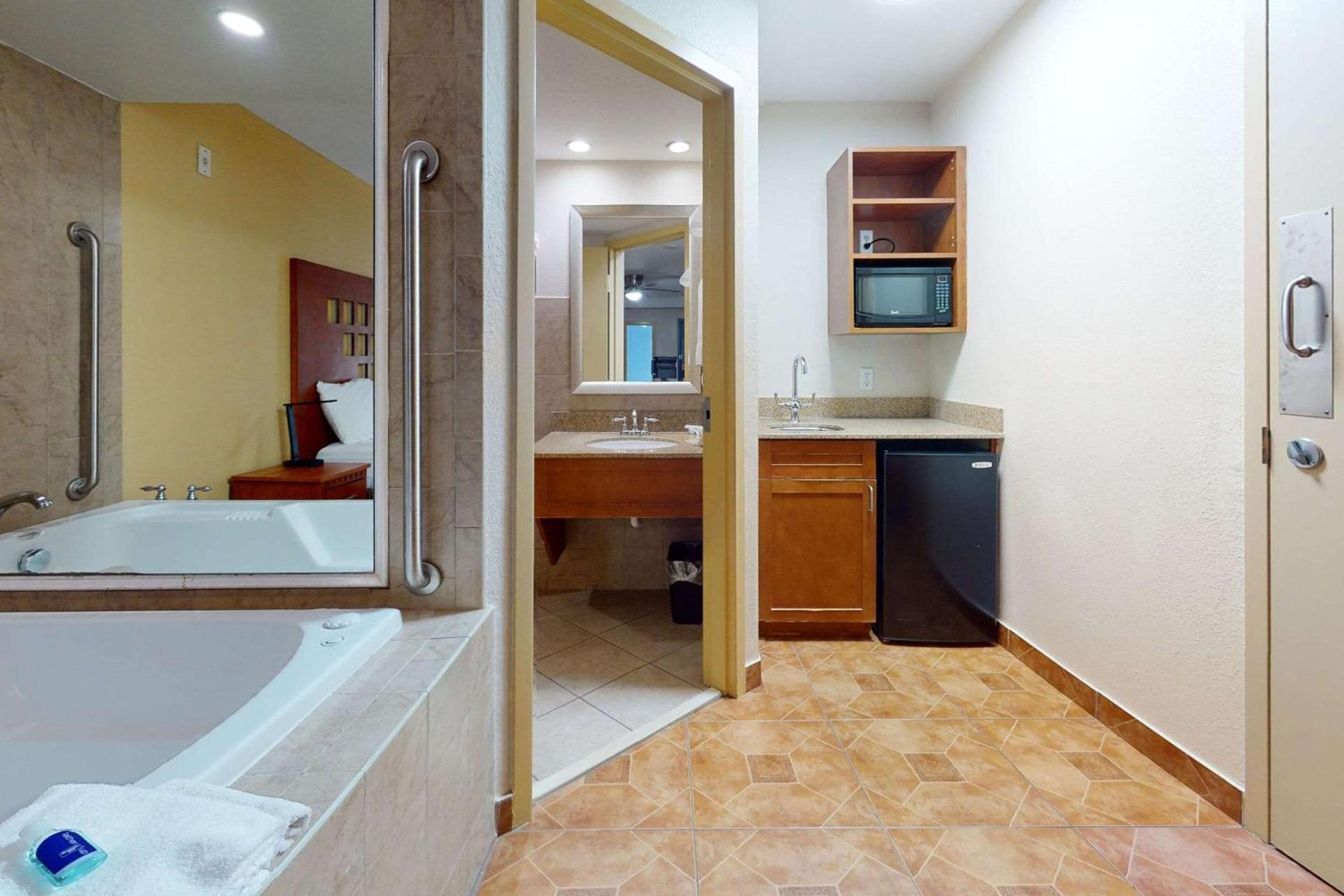 Rodeway Inn & Suites Fort Lauderdale Airport & Cruise Port photo 26