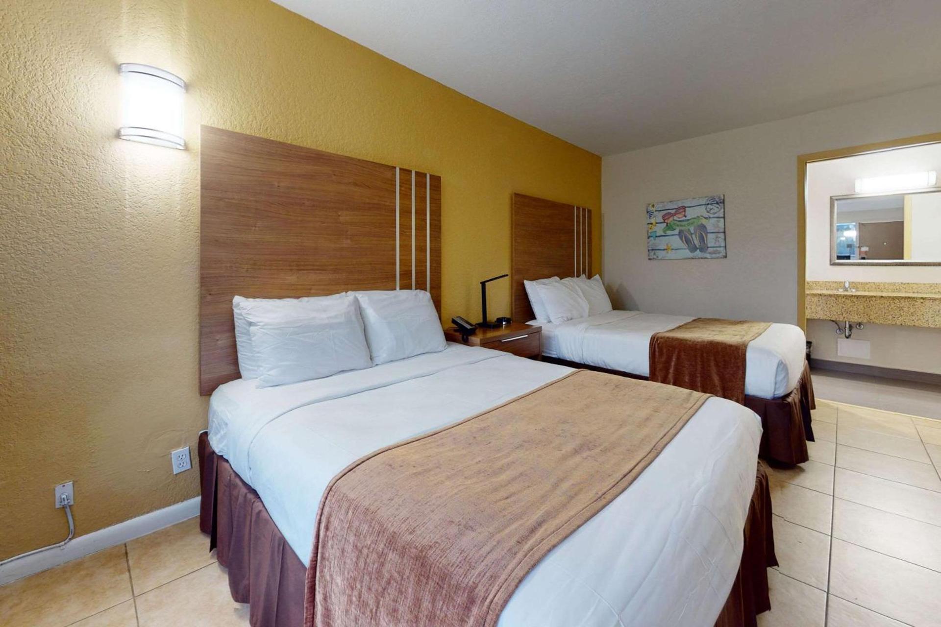Rodeway Inn & Suites Fort Lauderdale Airport & Cruise Port photo 28