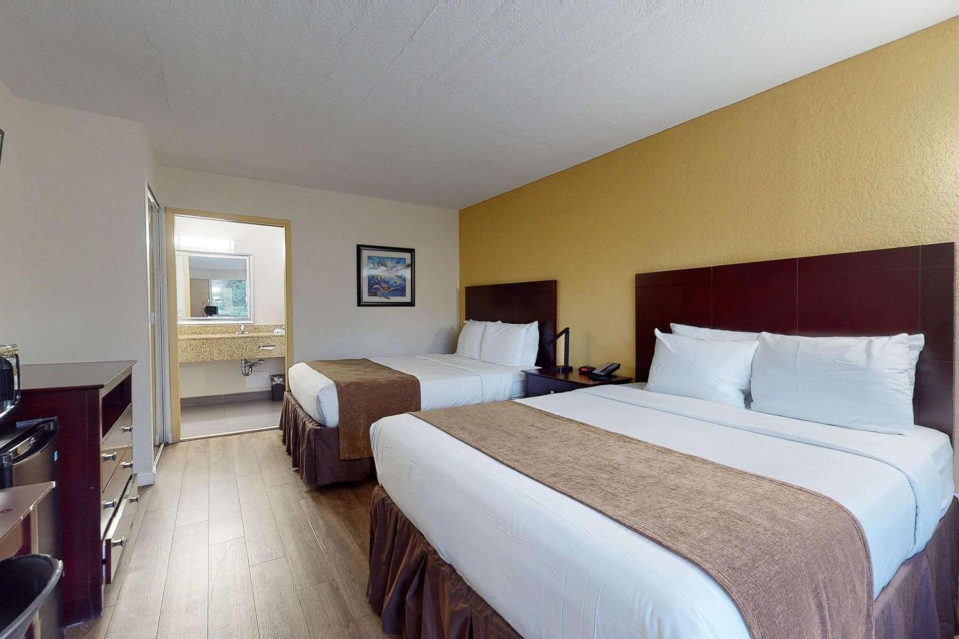 Rodeway Inn & Suites Fort Lauderdale Airport & Cruise Port photo 32