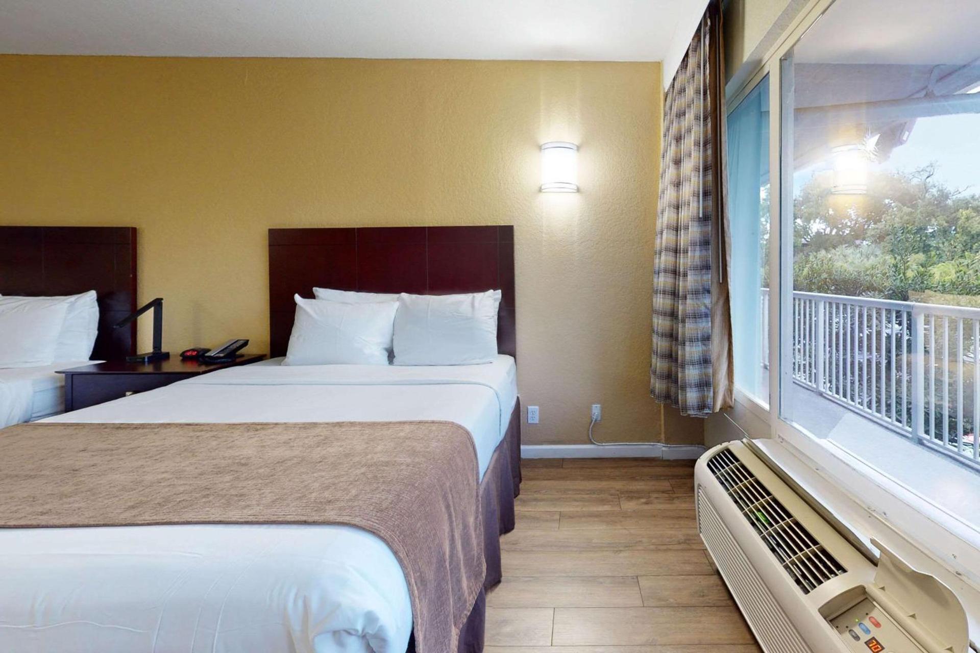 Rodeway Inn & Suites Fort Lauderdale Airport & Cruise Port photo 34