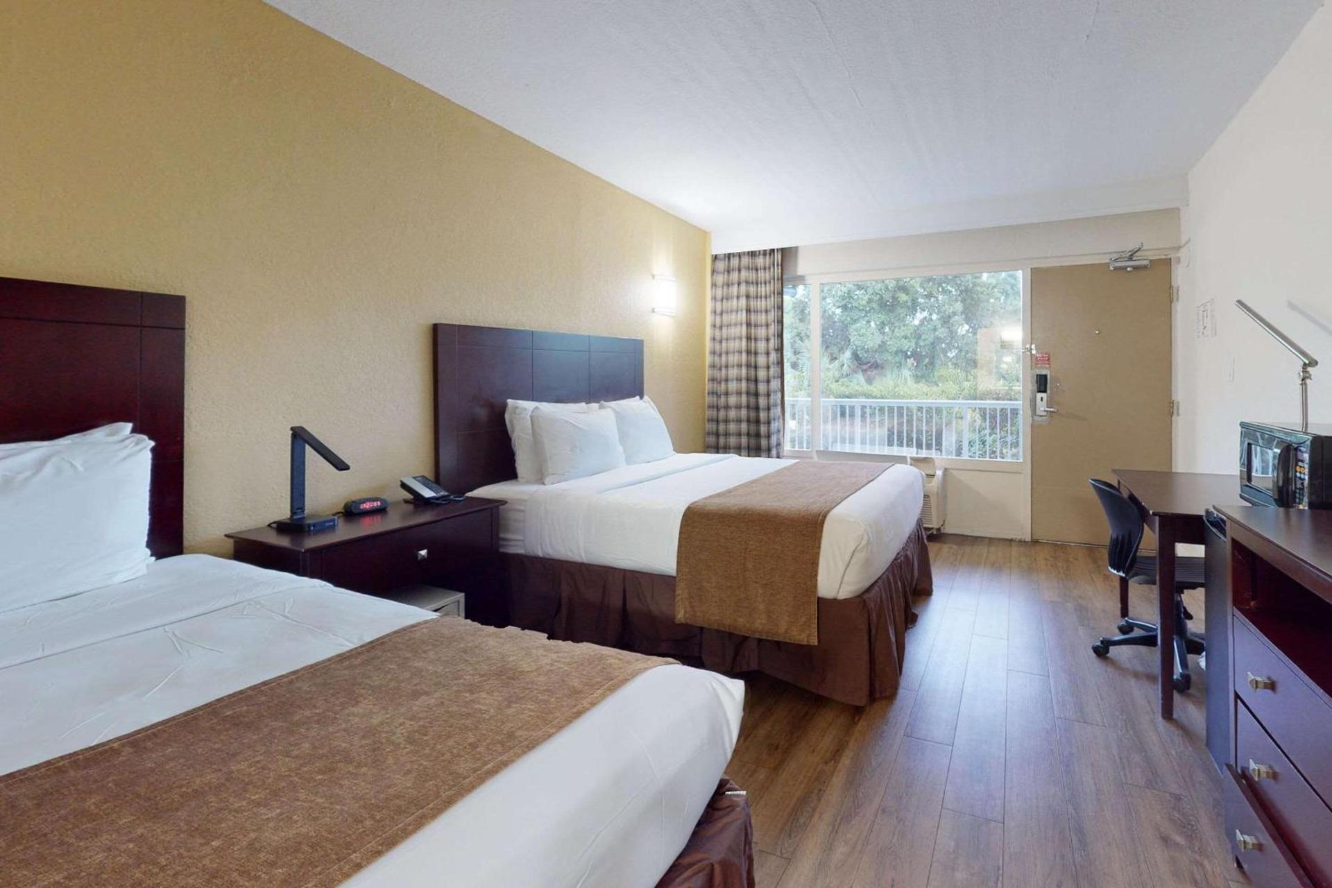 Rodeway Inn & Suites Fort Lauderdale Airport & Cruise Port photo 35