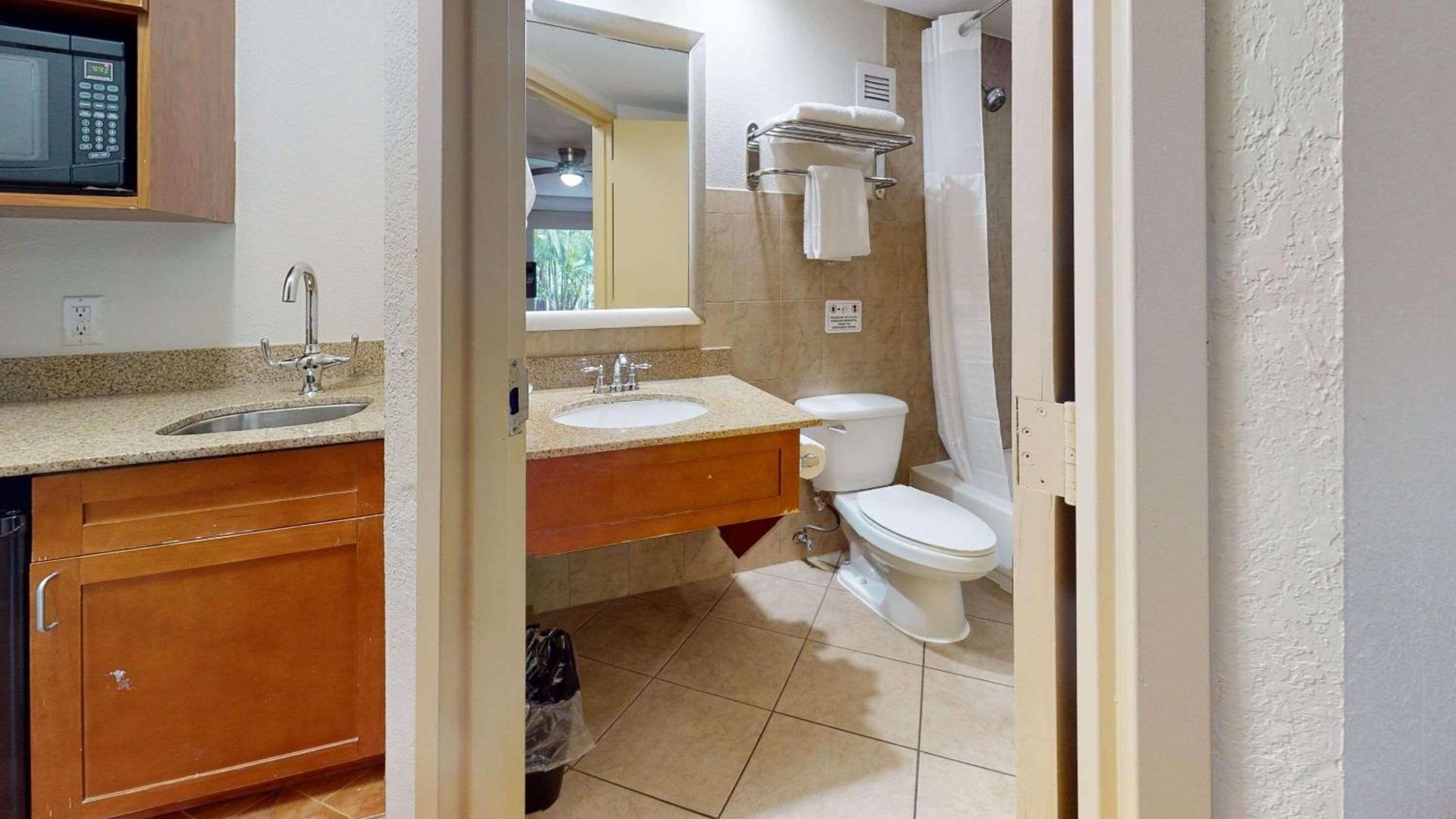 Rodeway Inn & Suites Fort Lauderdale Airport & Cruise Port photo 40