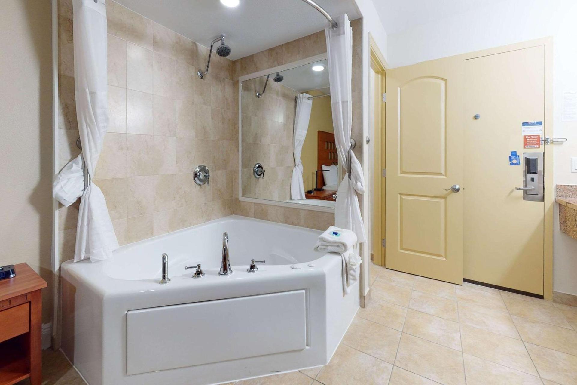 Rodeway Inn & Suites Fort Lauderdale Airport & Cruise Port photo 54