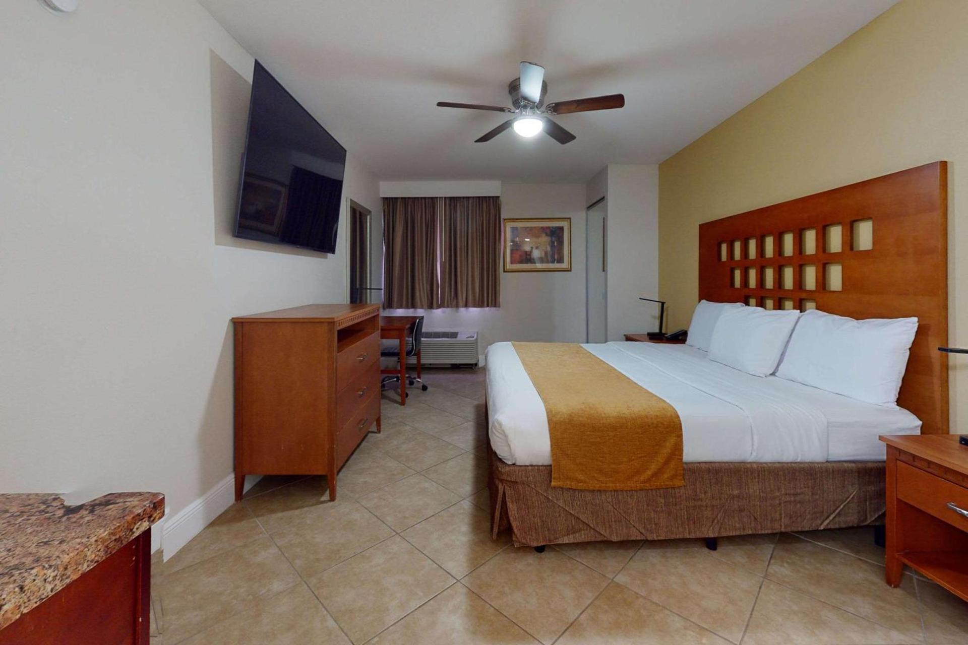 Rodeway Inn & Suites Fort Lauderdale Airport & Cruise Port photo 52