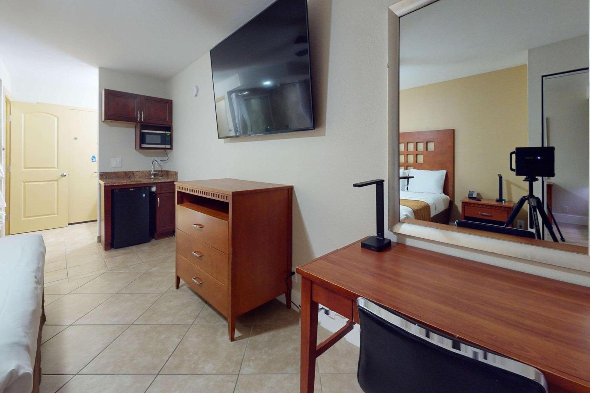 Rodeway Inn & Suites Fort Lauderdale Airport & Cruise Port photo 53