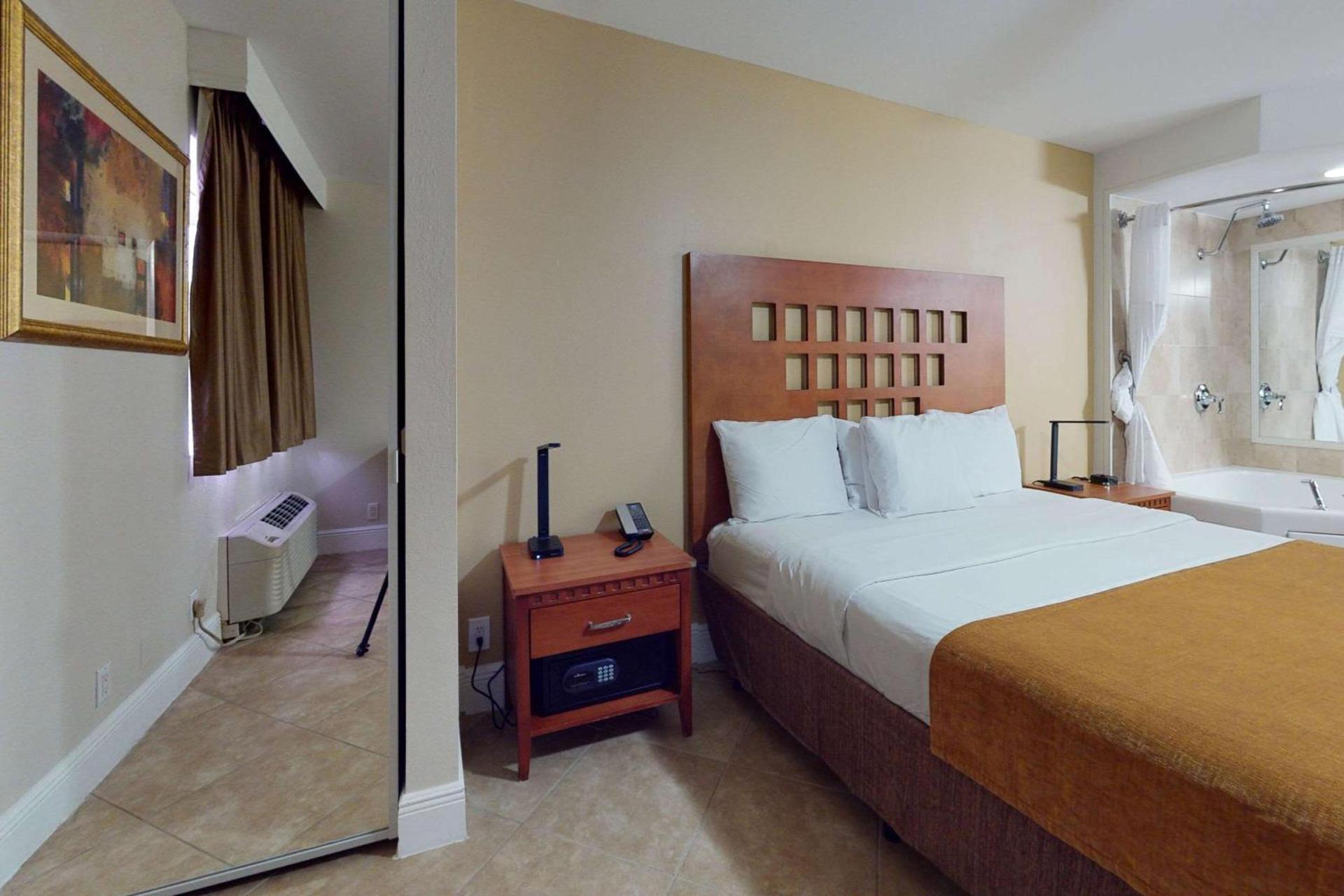 Rodeway Inn & Suites Fort Lauderdale Airport & Cruise Port photo 51