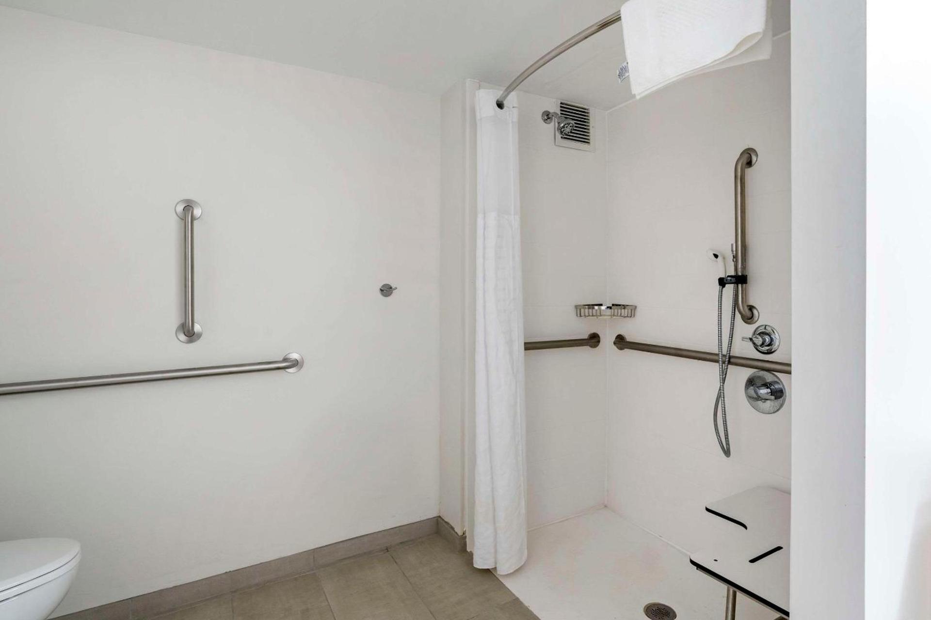 MainStay Suites Lexington I-75 photo 10