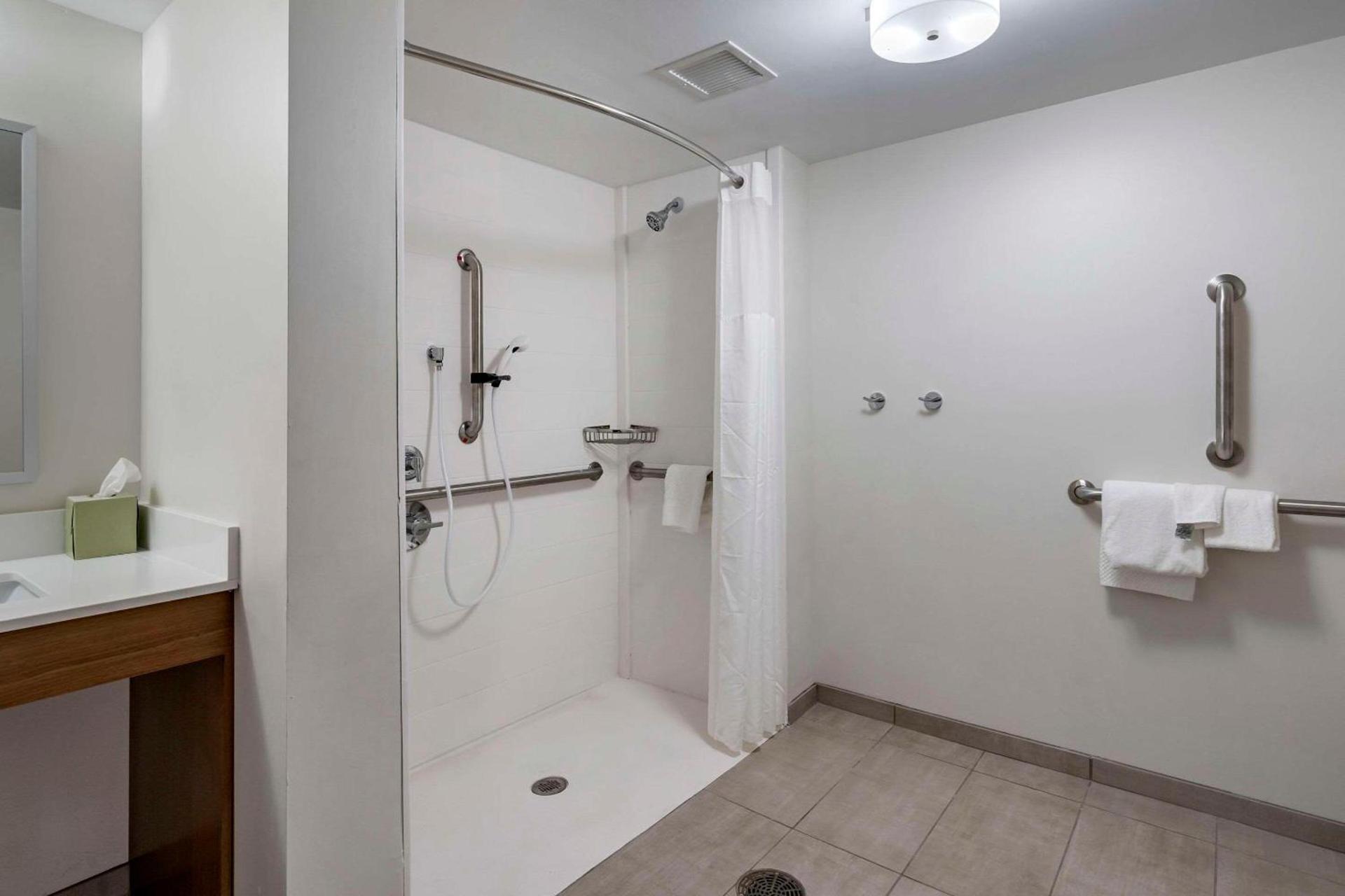 MainStay Suites Lexington I-75 photo 8
