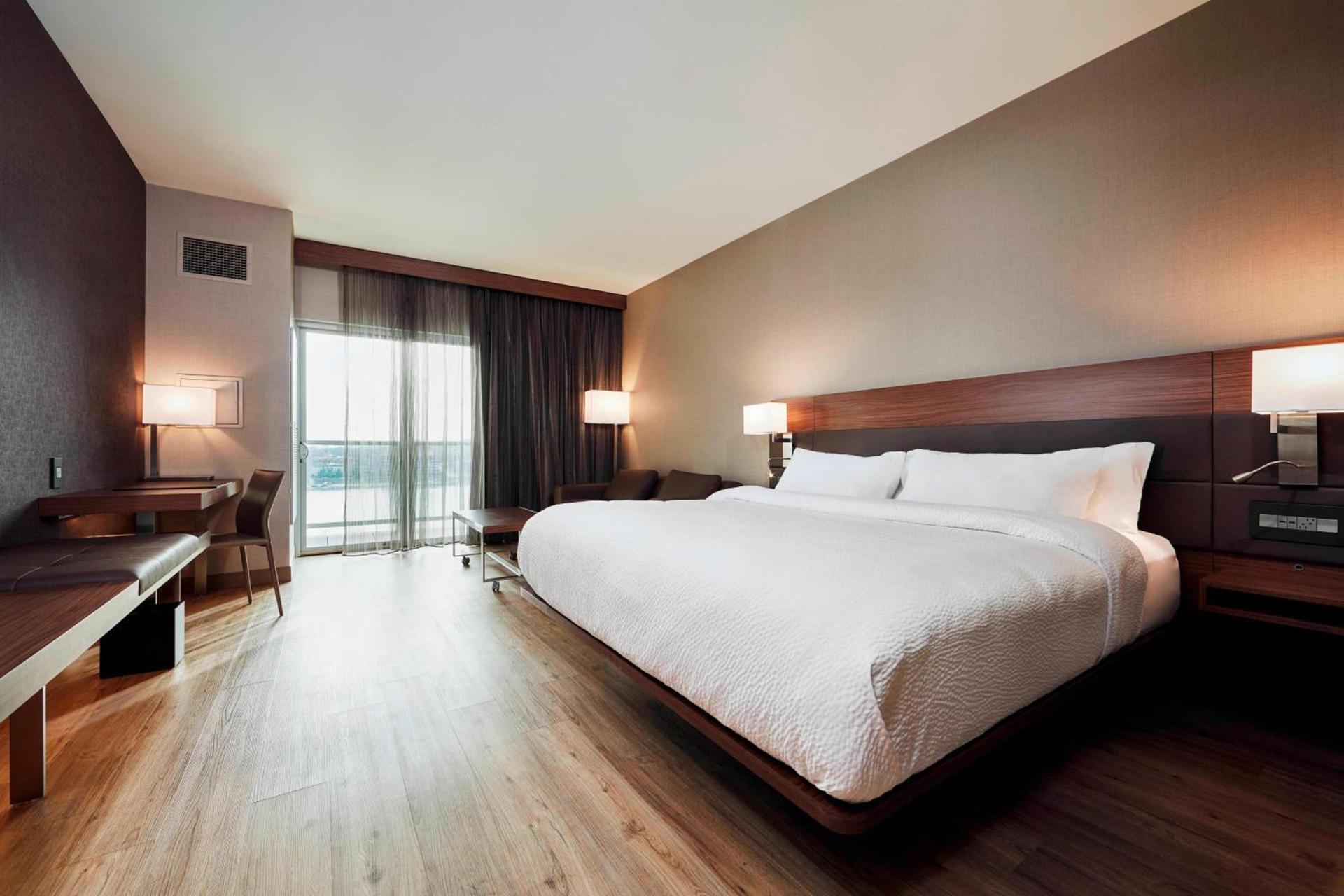 AC Hotel by Marriott Cincinnati at The Banks photo 14