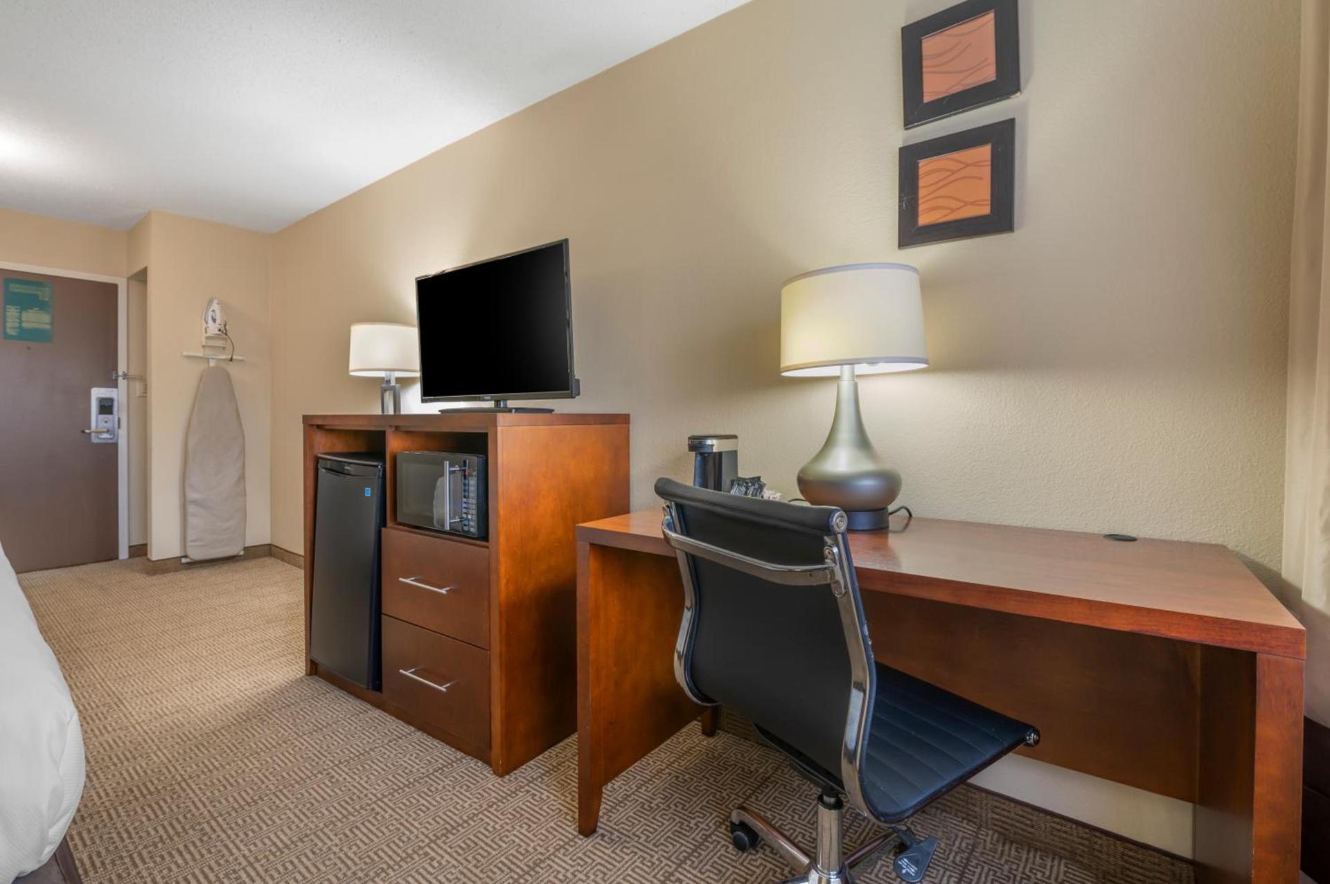 Comfort Inn & Suites Indianapolis Northwest - College Park photo 37