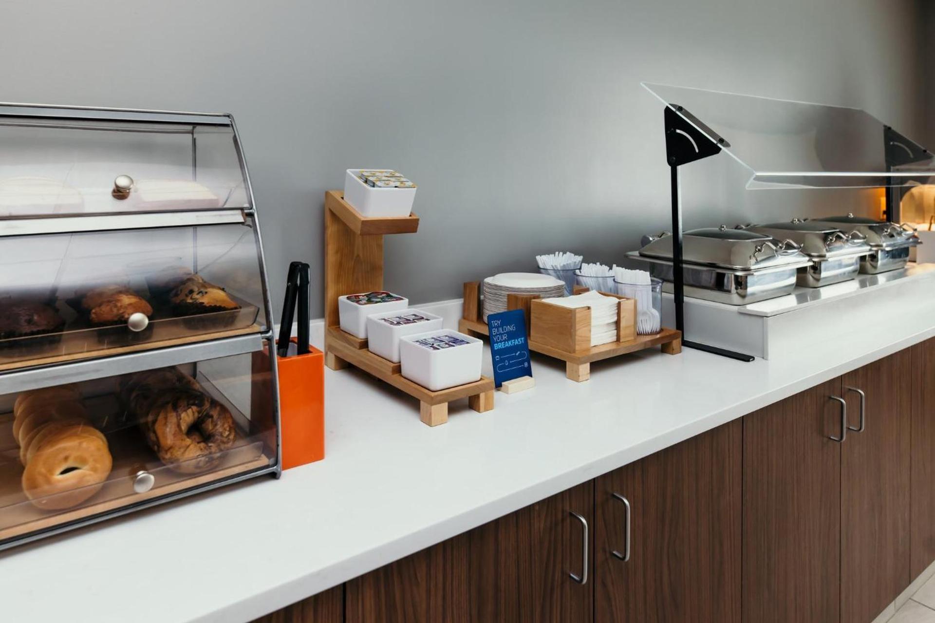 Holiday Inn Express and Suites Urbandale Des Moines by IHG photo 24