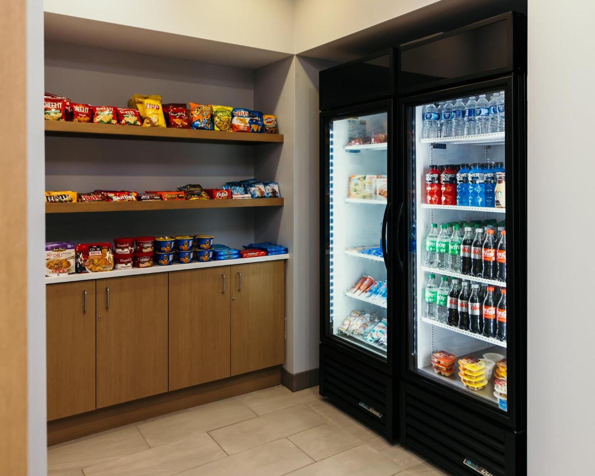 Holiday Inn Express and Suites Urbandale Des Moines by IHG photo 11
