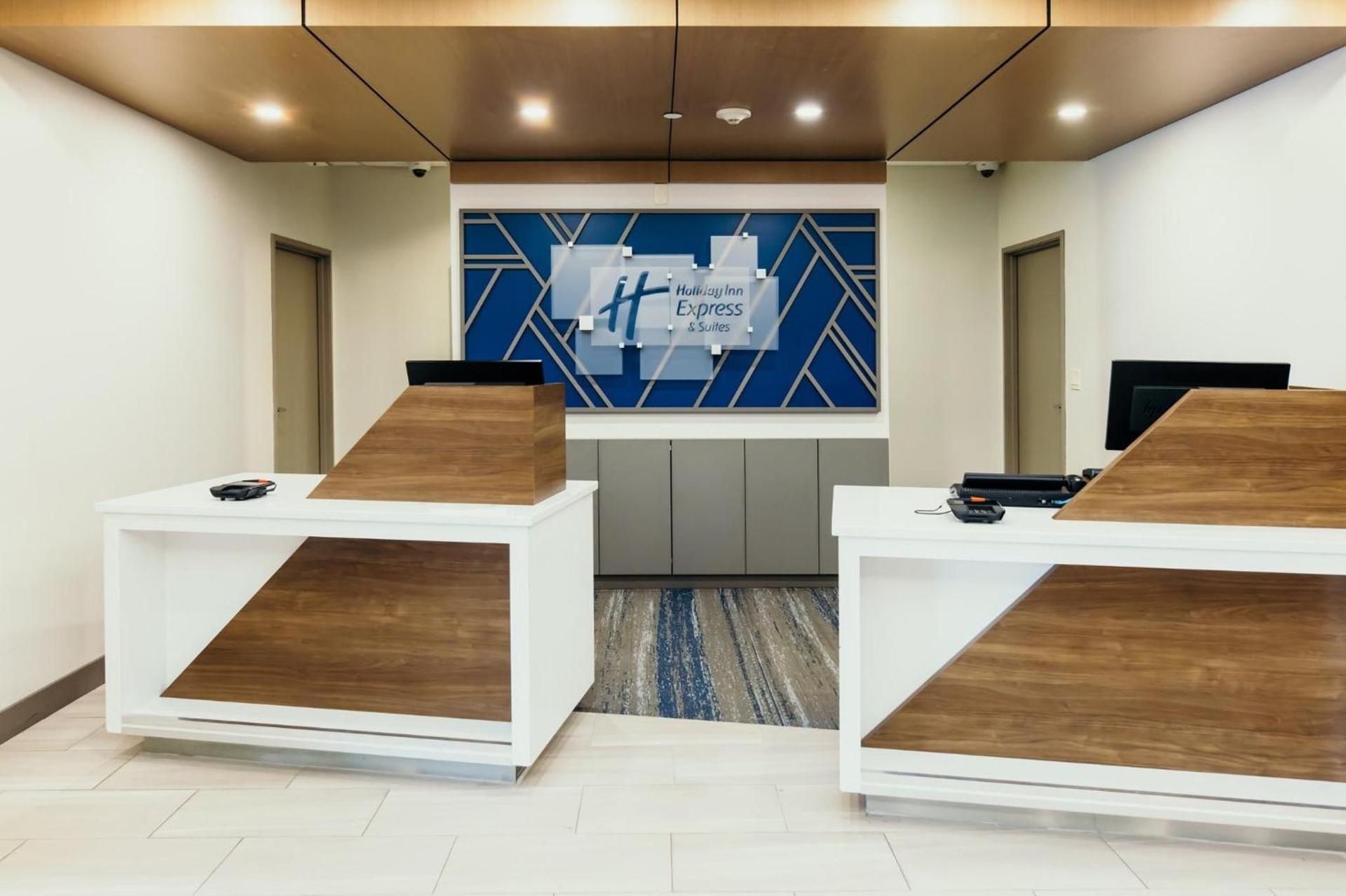 Holiday Inn Express and Suites Urbandale Des Moines by IHG photo 17